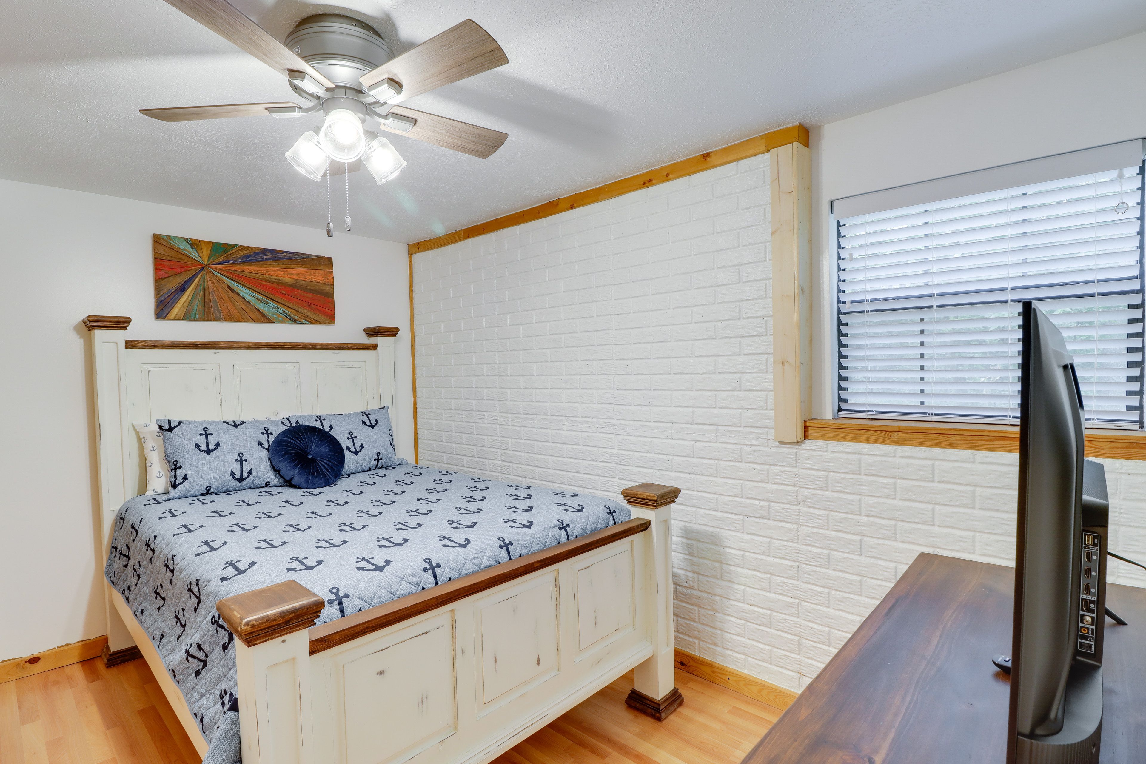 Bedroom 2 | Queen Bed