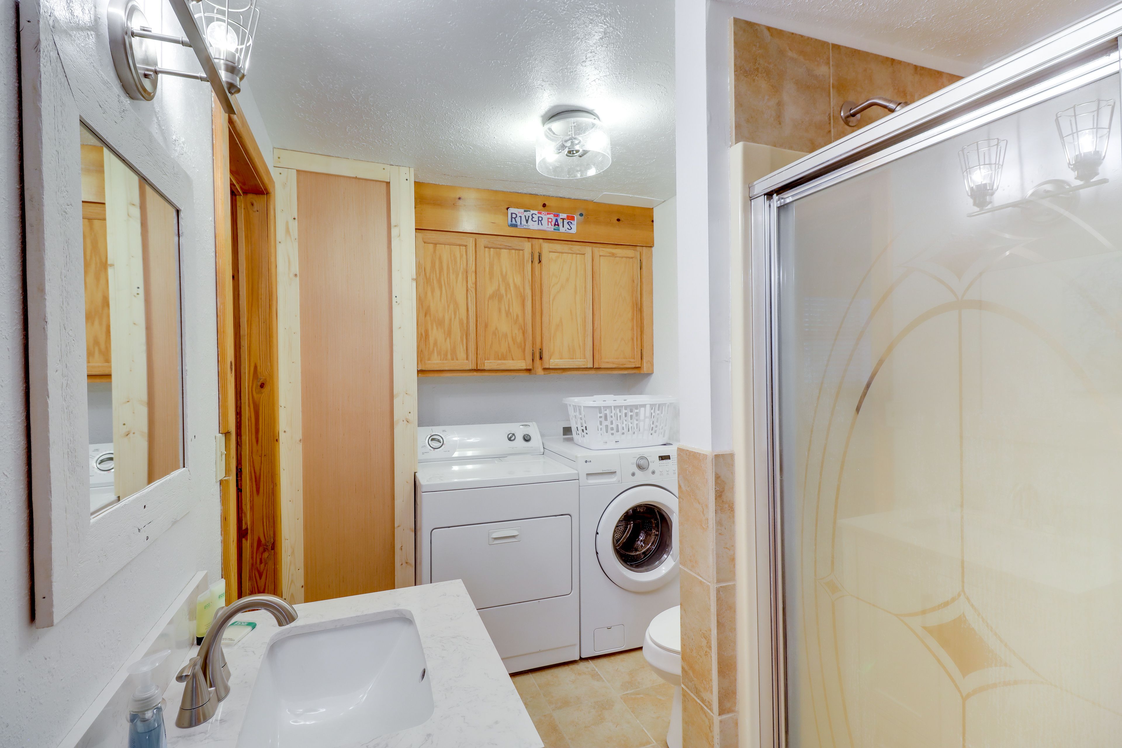 Full Bathroom | Washer & Dryer
