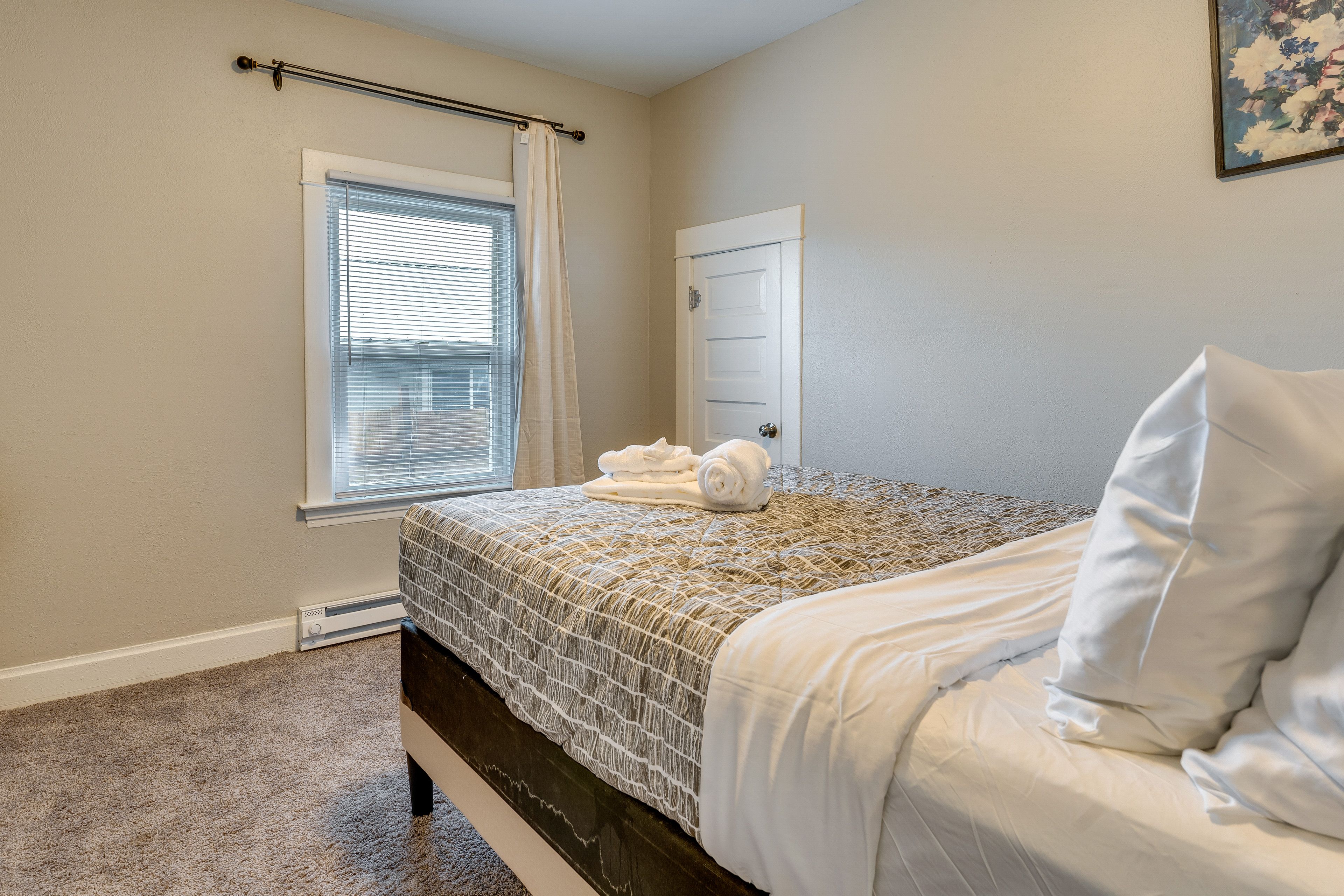 Bedroom 2 | Queen Bed