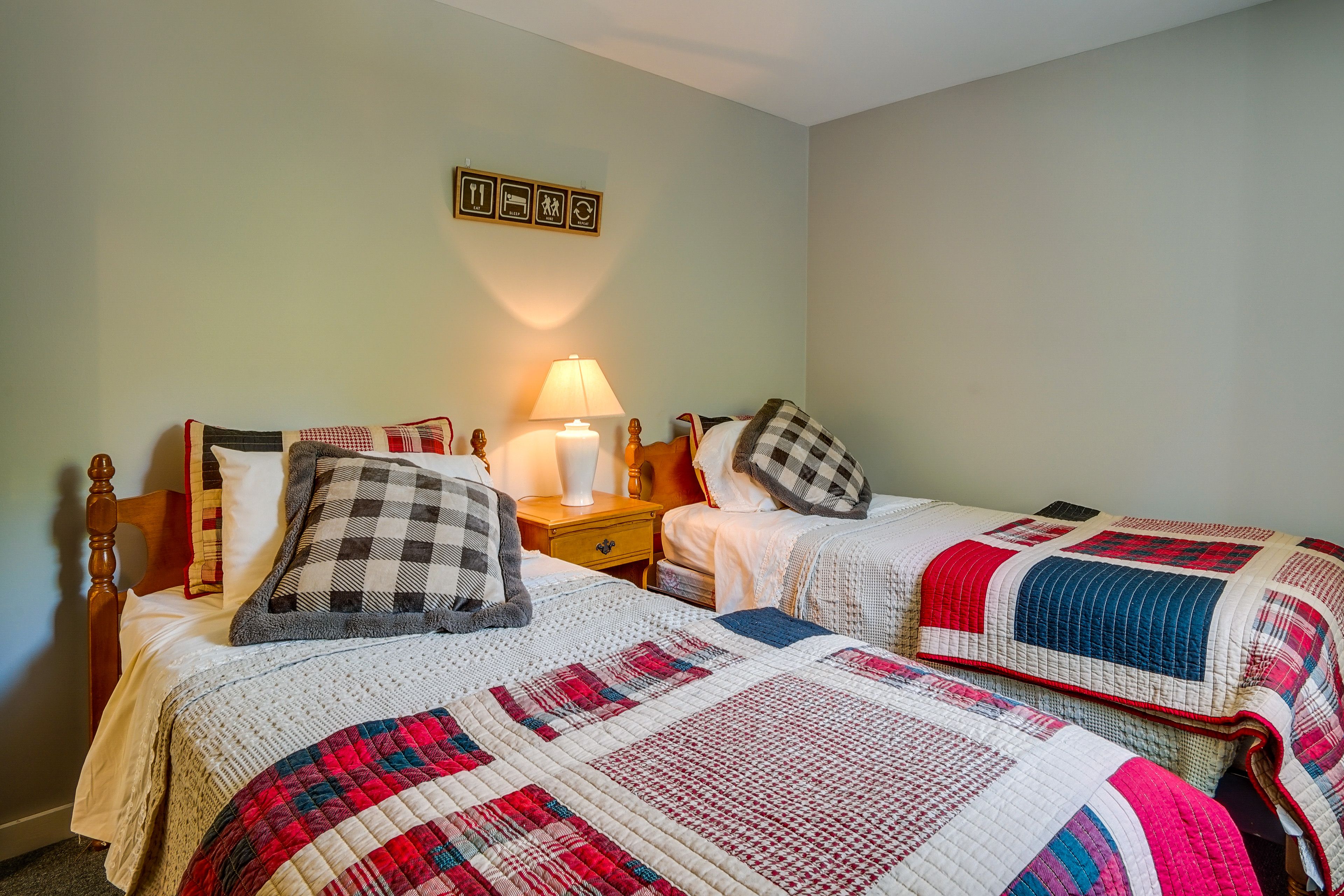 Bedroom 3 | 2 Twin Beds | 1st Floor | Linens Provided