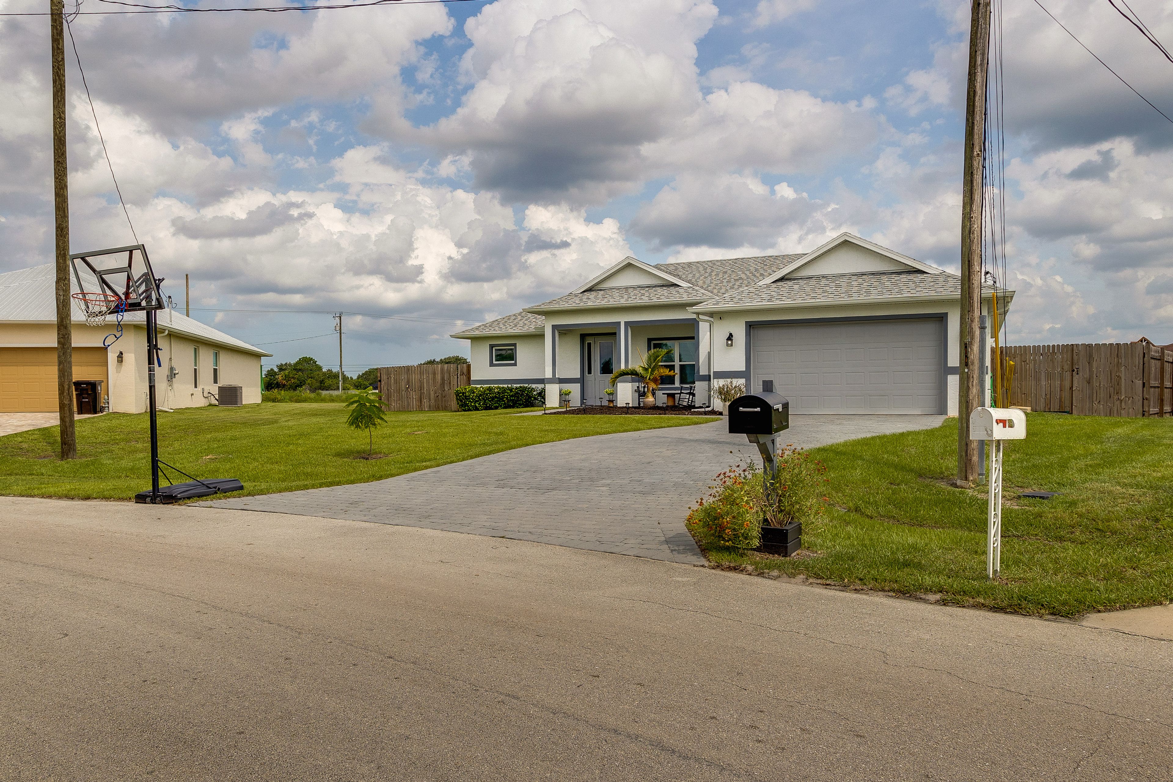 Parking | Driveway (4 Vehicles) | Trailer Parking Allowed | Street Parking