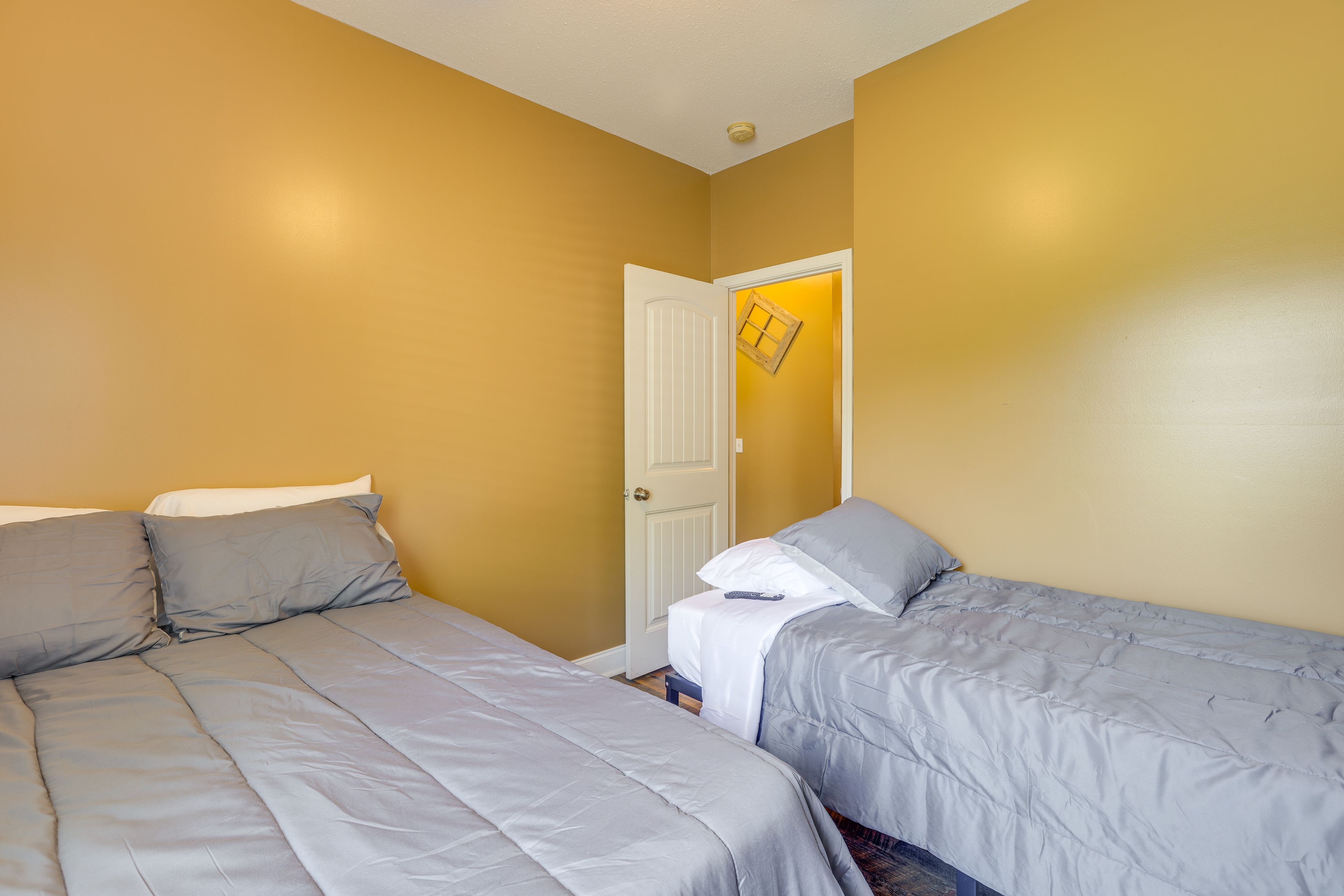 Bedroom 3 | Full Bed | Twin Bed | Smart TV