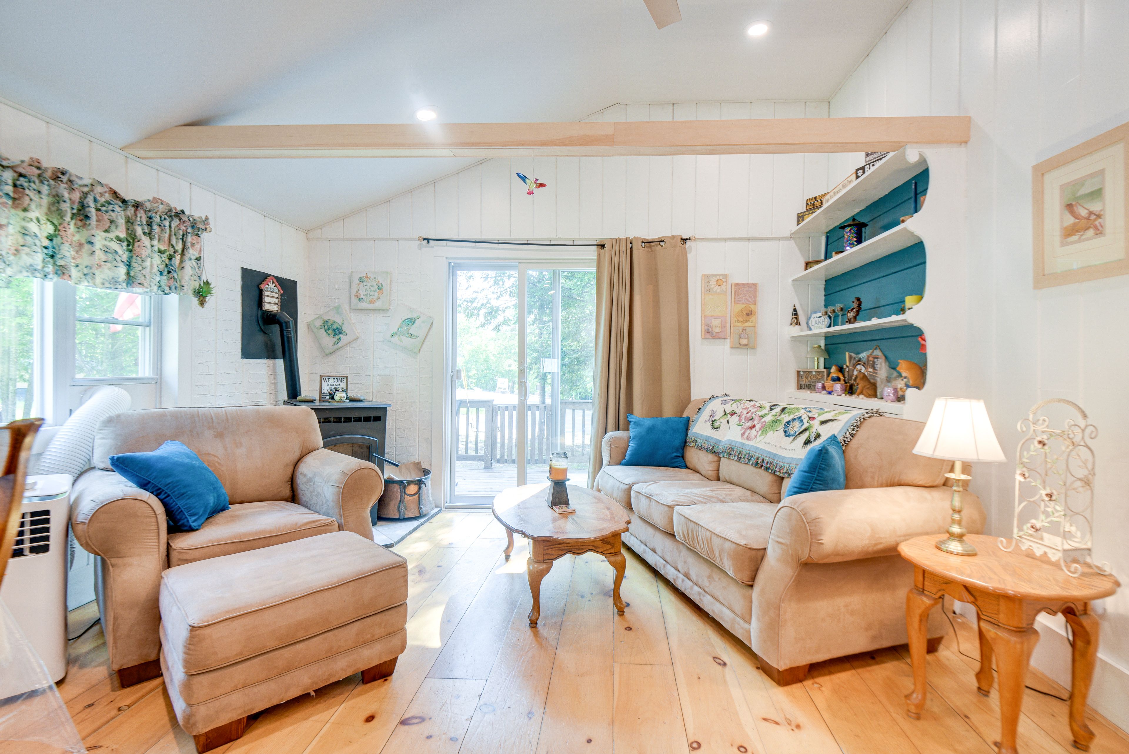 Living Room | Free WiFi | Smart TV