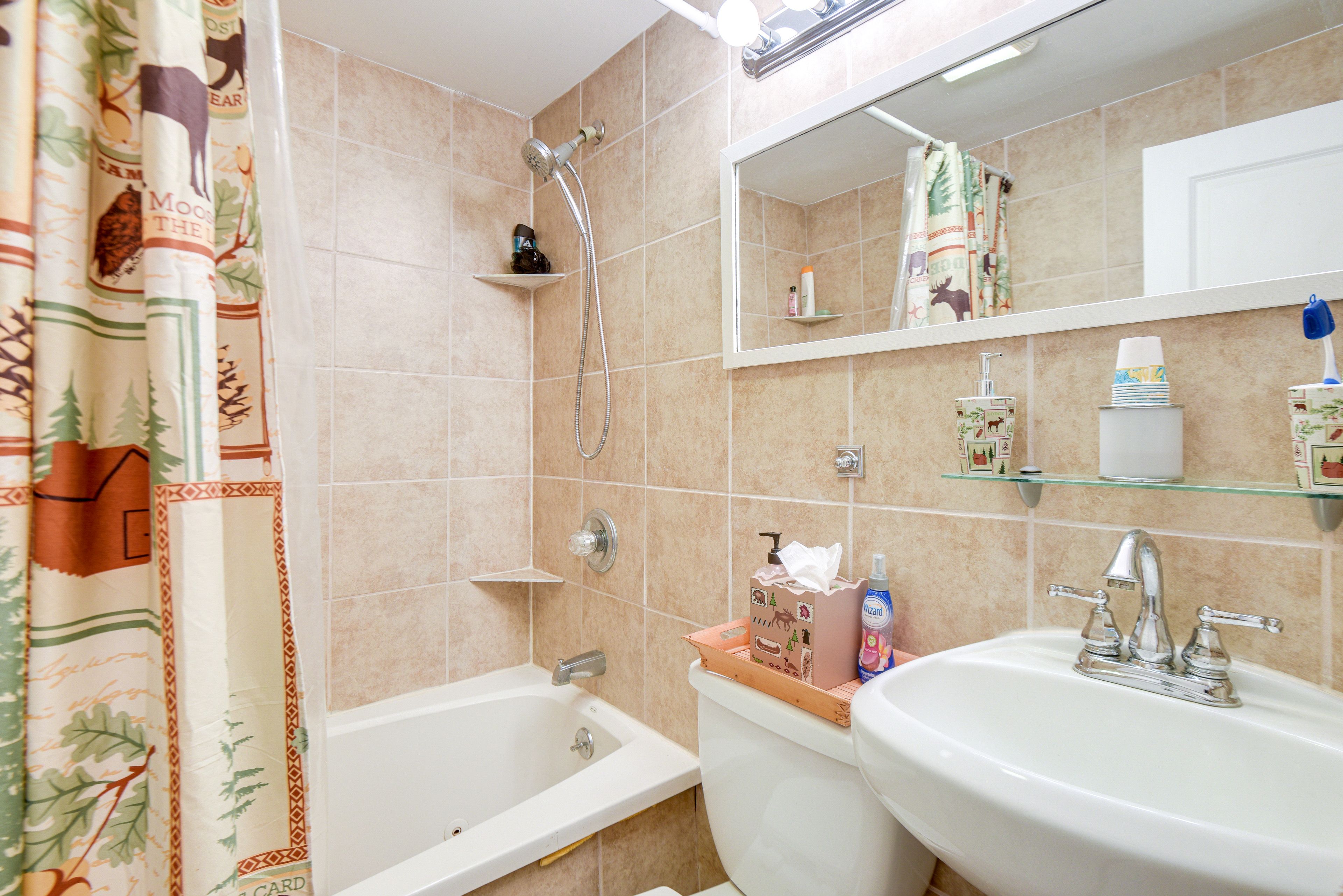 Full Bathroom | Complimentary Toiletries