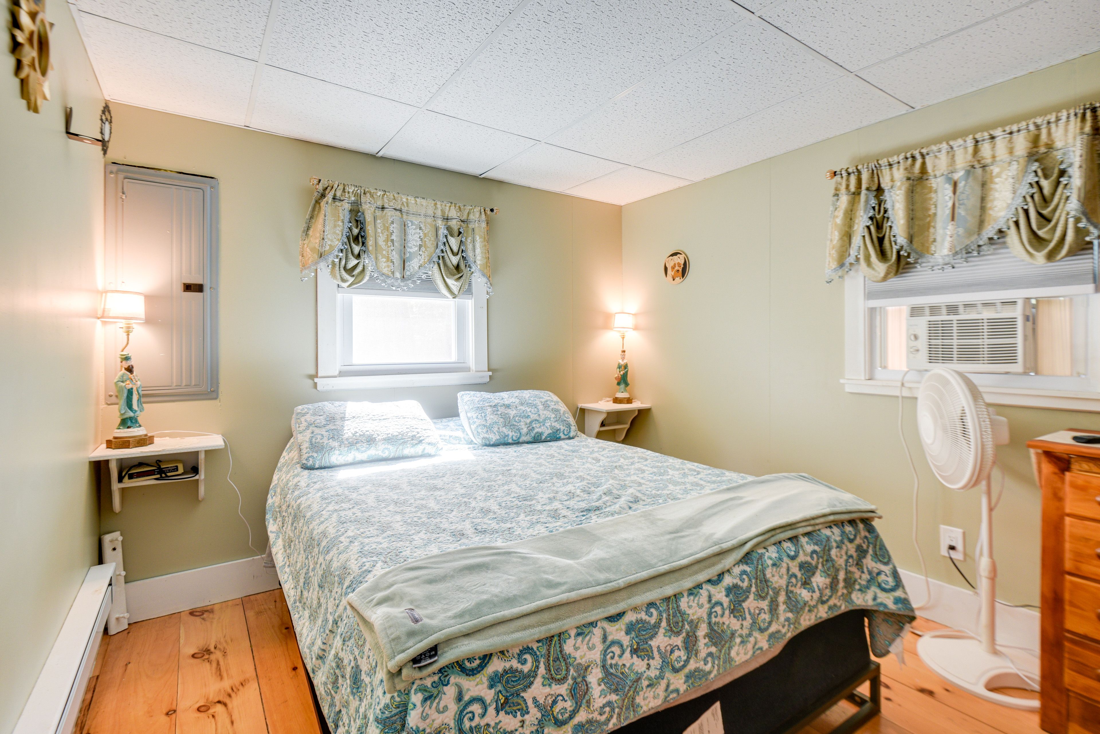 Bedroom 1 | Queen Bed | Linens Provided