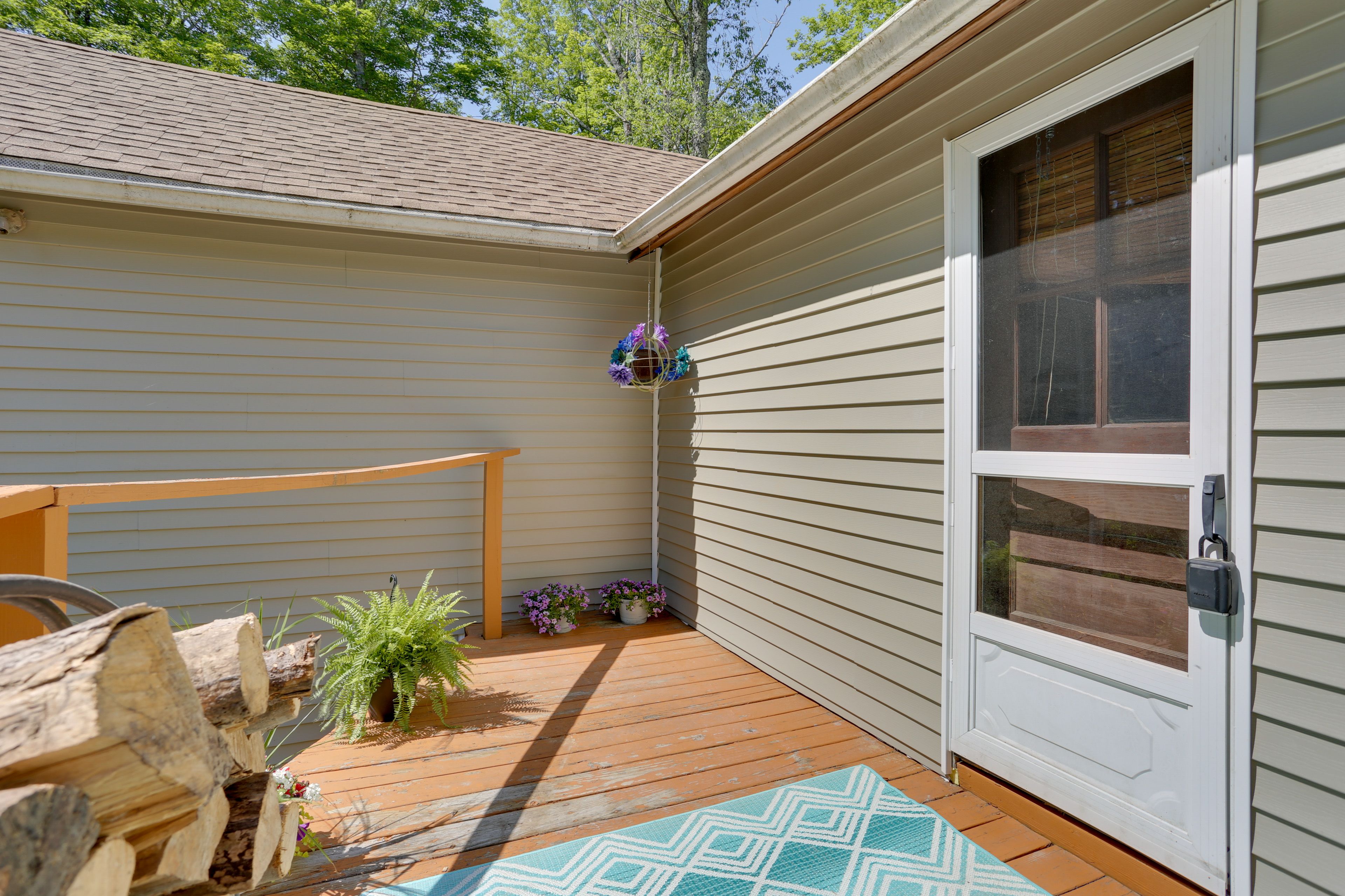 Cabin Exterior | Deck