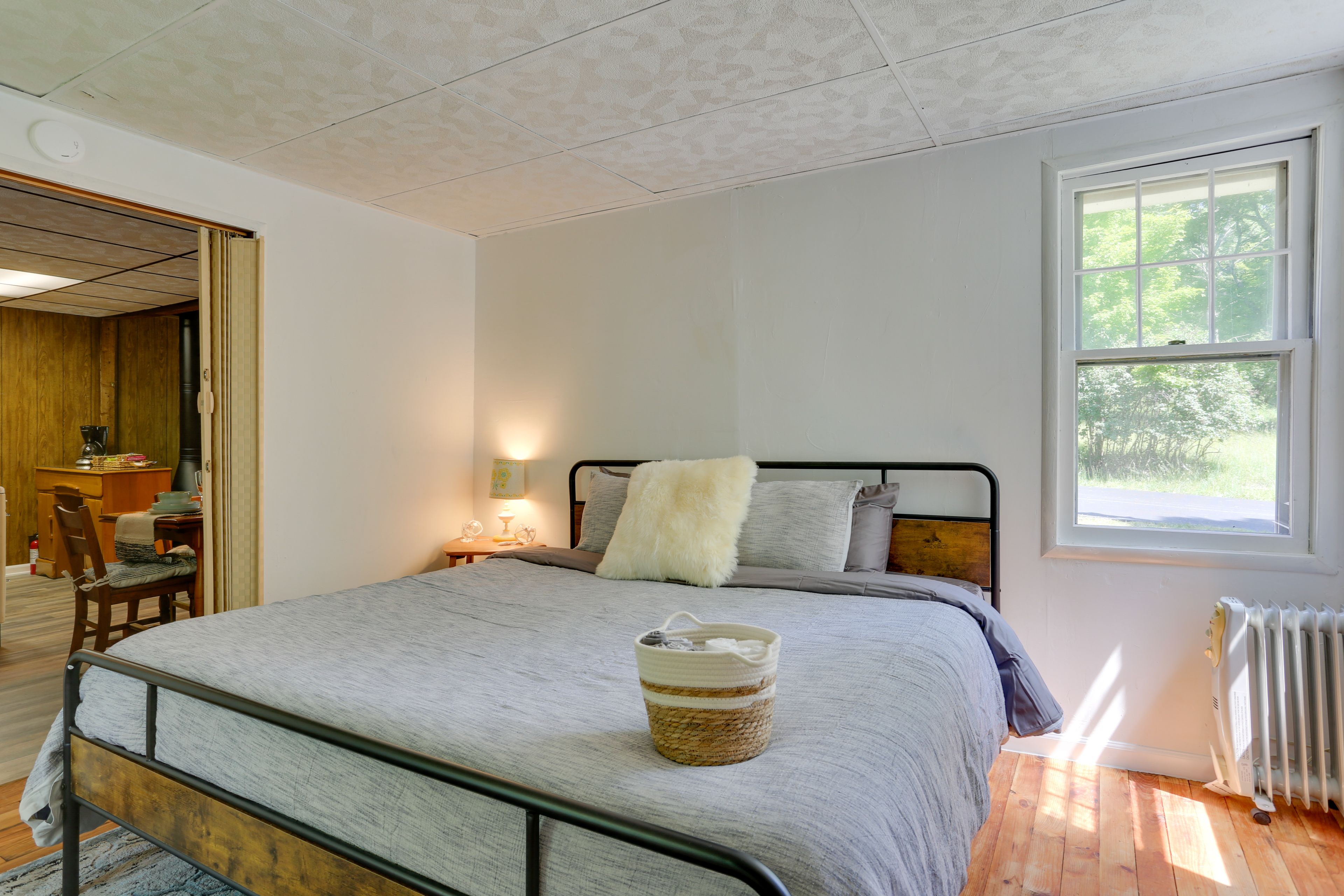Bedroom | King Bed | Smart TV