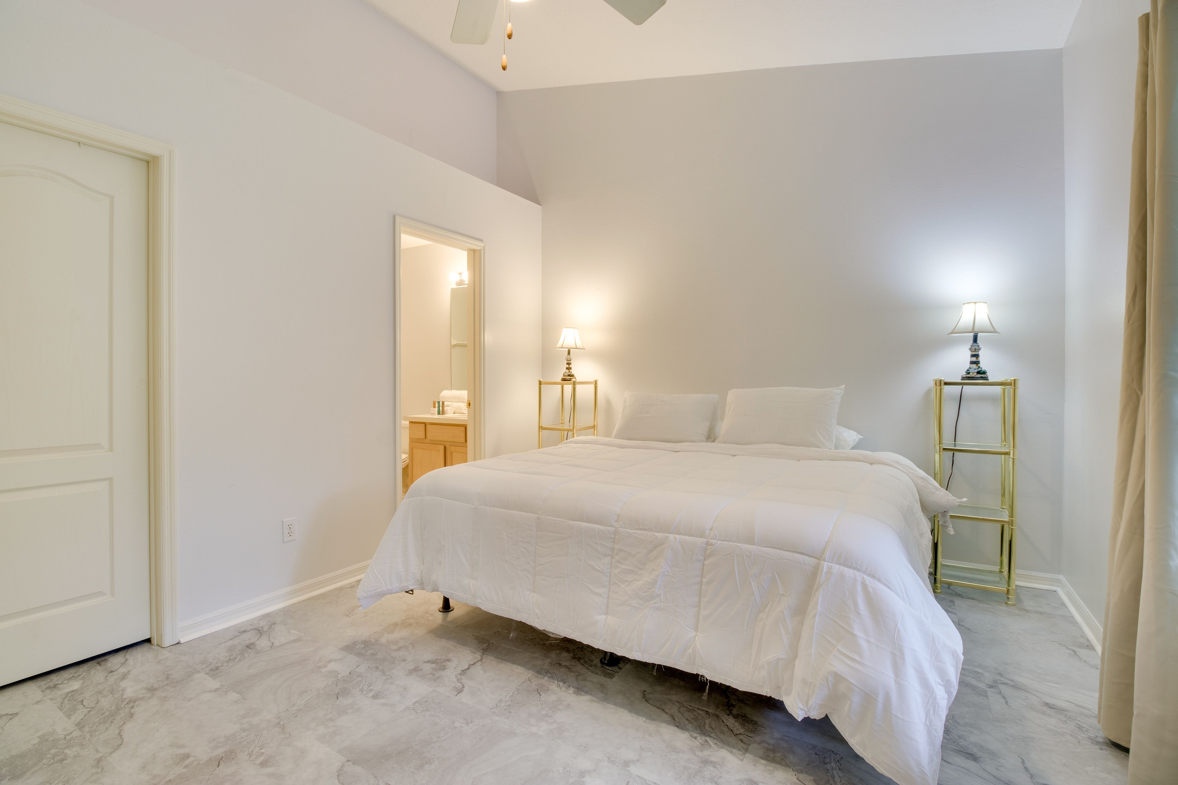 Bedroom 1 | King Bed | En-Suite Bathroom