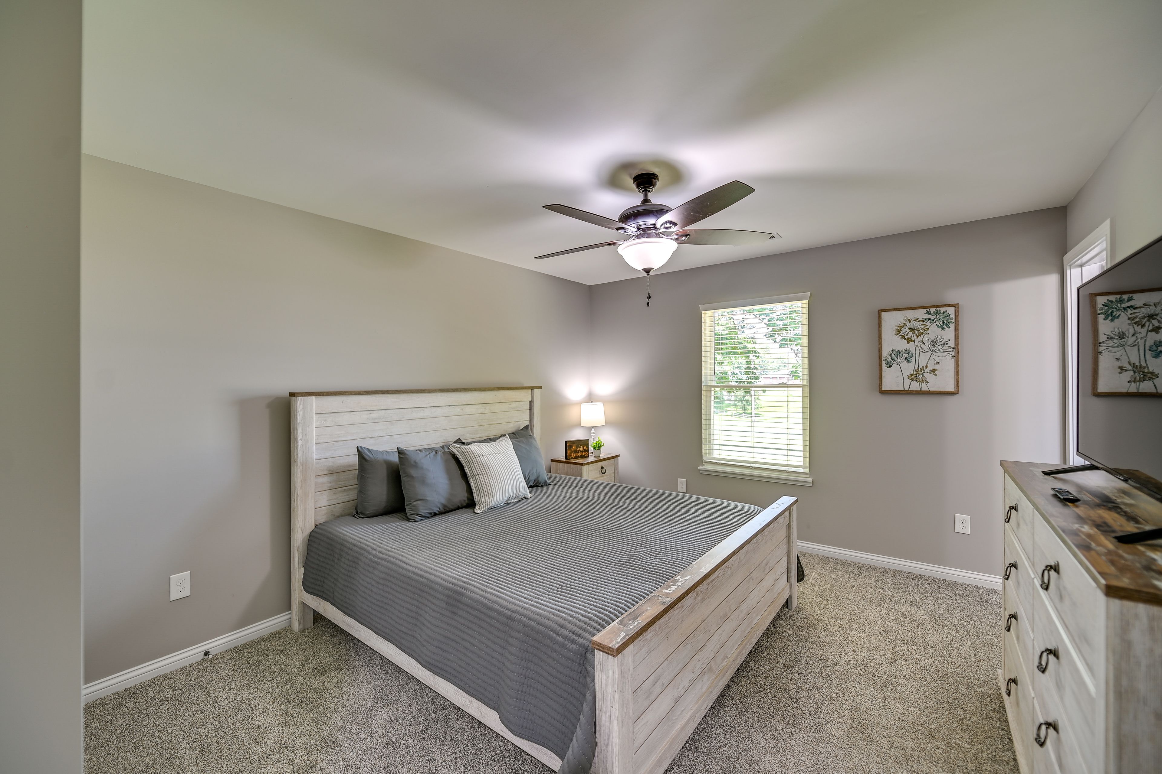 Bedroom 1 | King Bed | Smart TV
