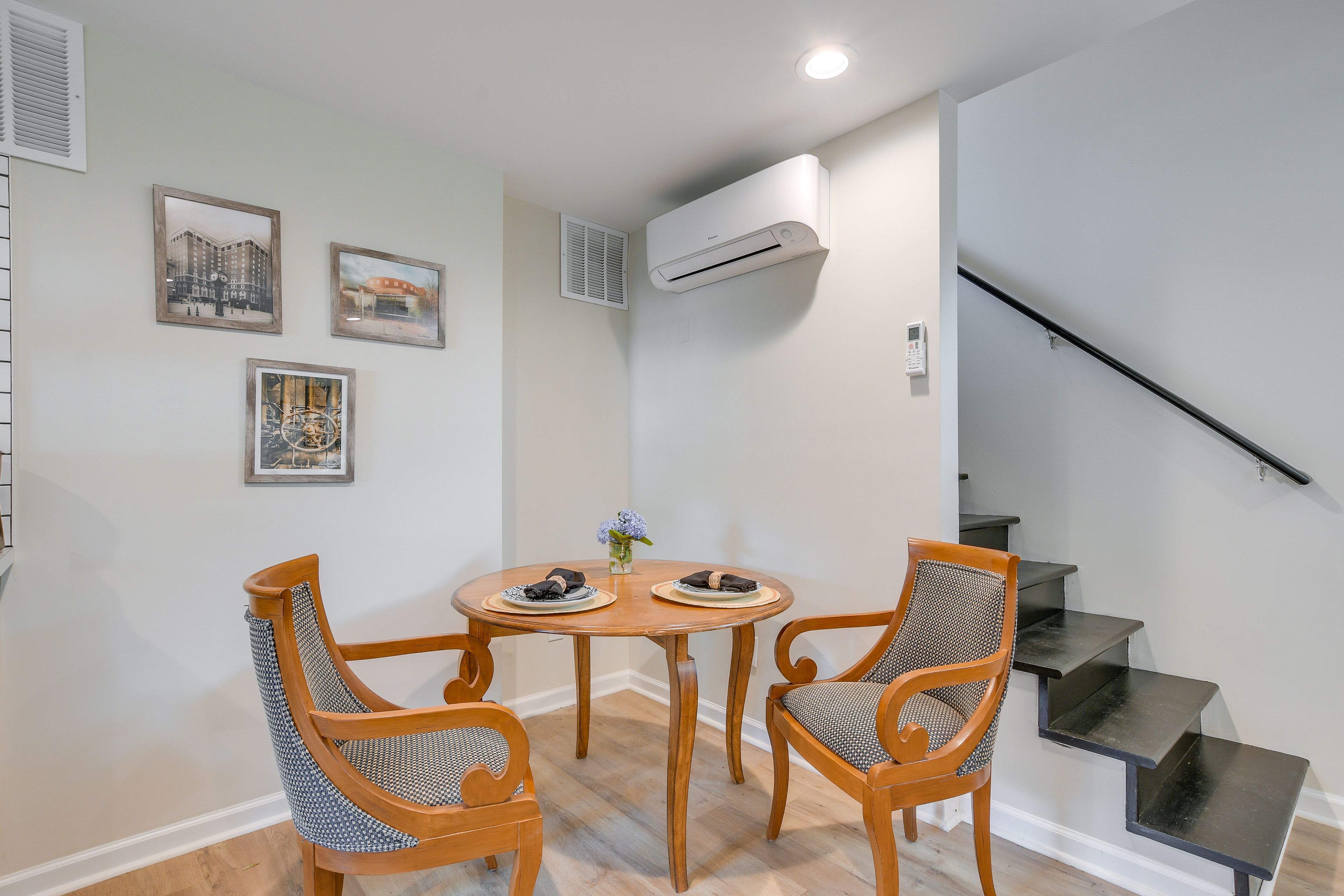 Dining Area | Dishware & Flatware Provided