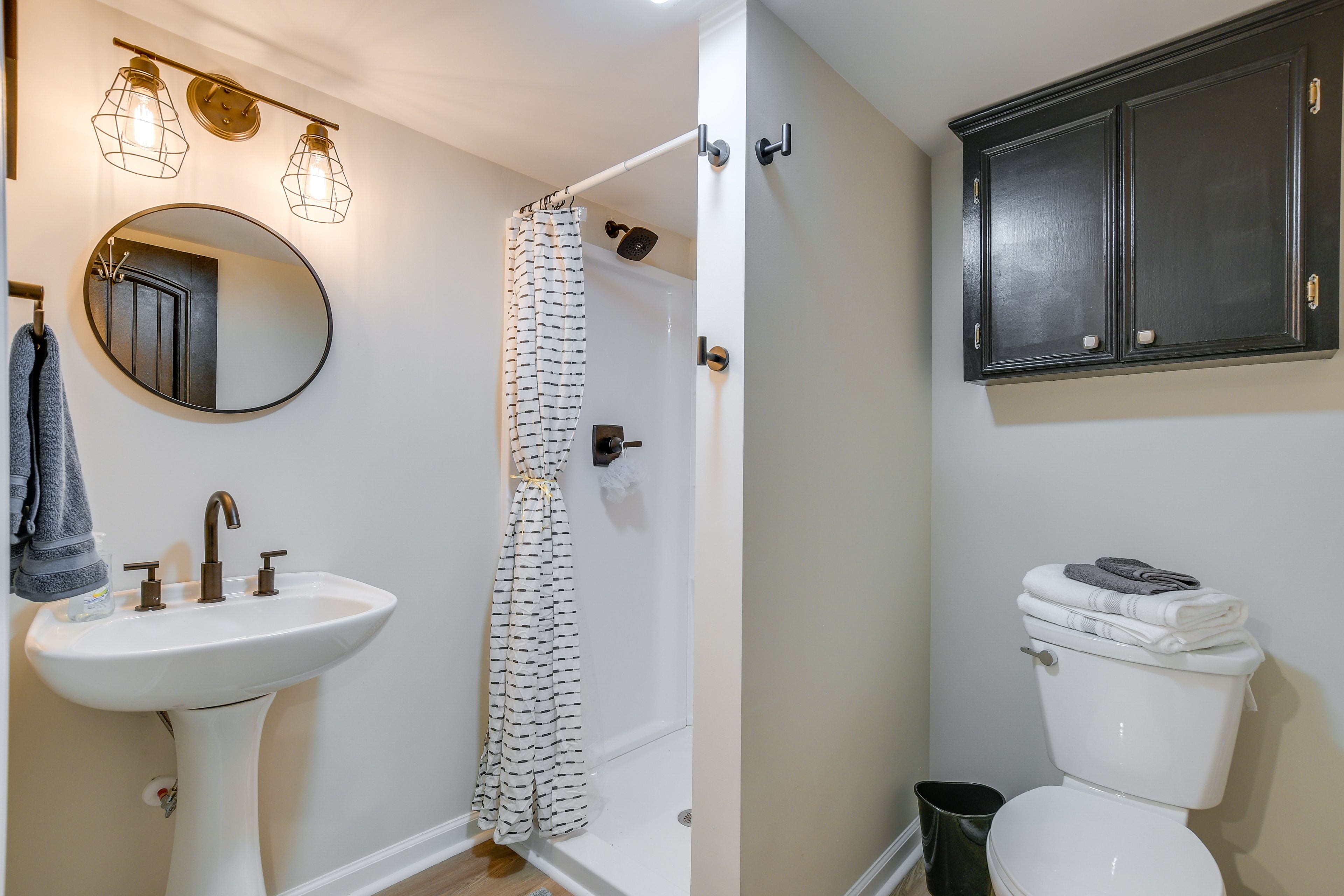 Full Bath | Complimentary Toiletries | Towels Provided