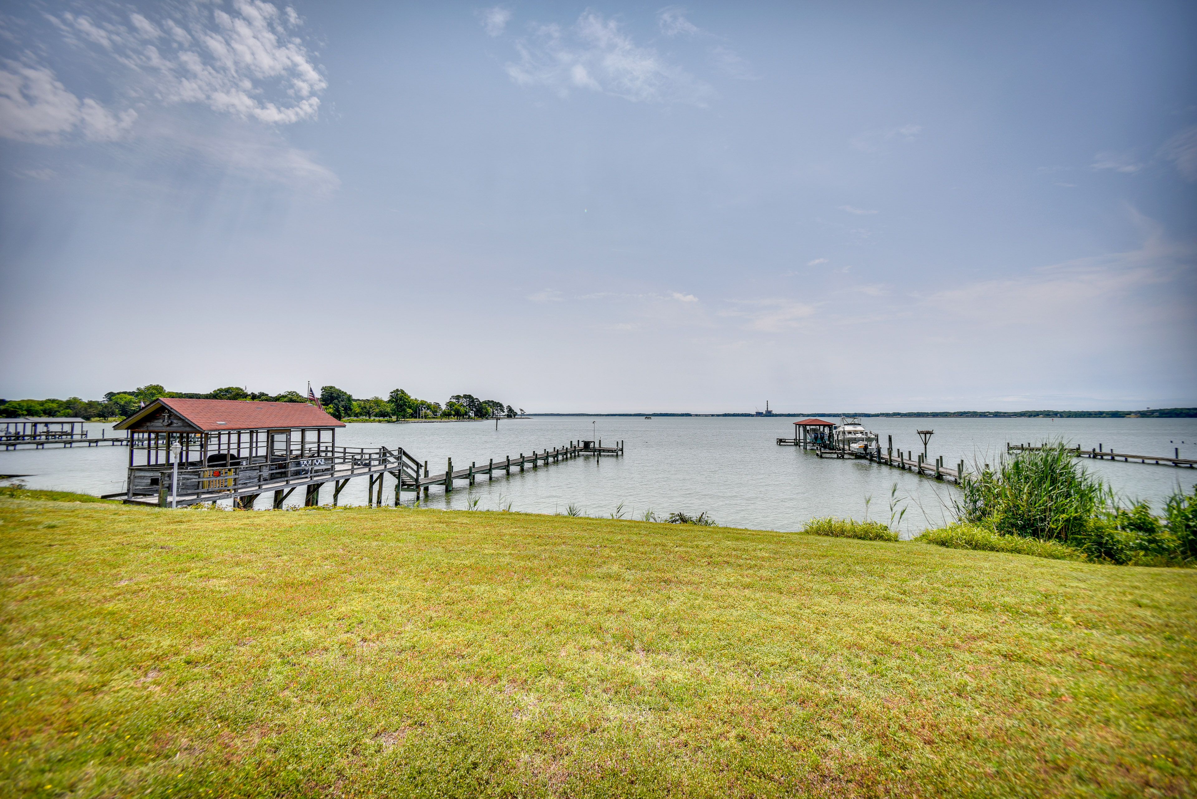 On-Site River Access | Central A/C | ~1 Mi to Gloucester Point Beach Park
