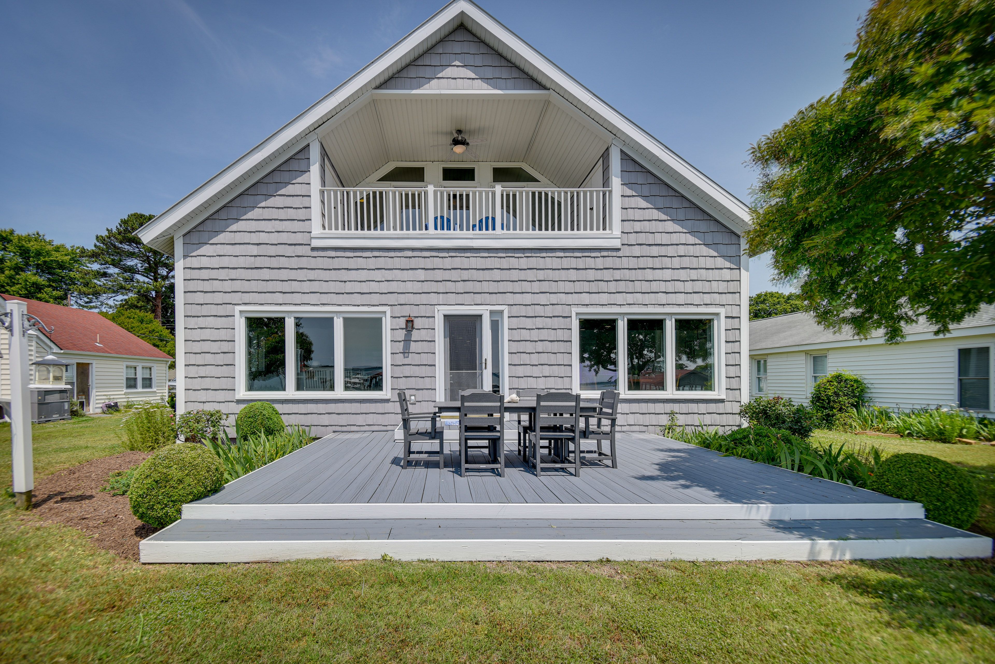 Deck w/ Dining Area