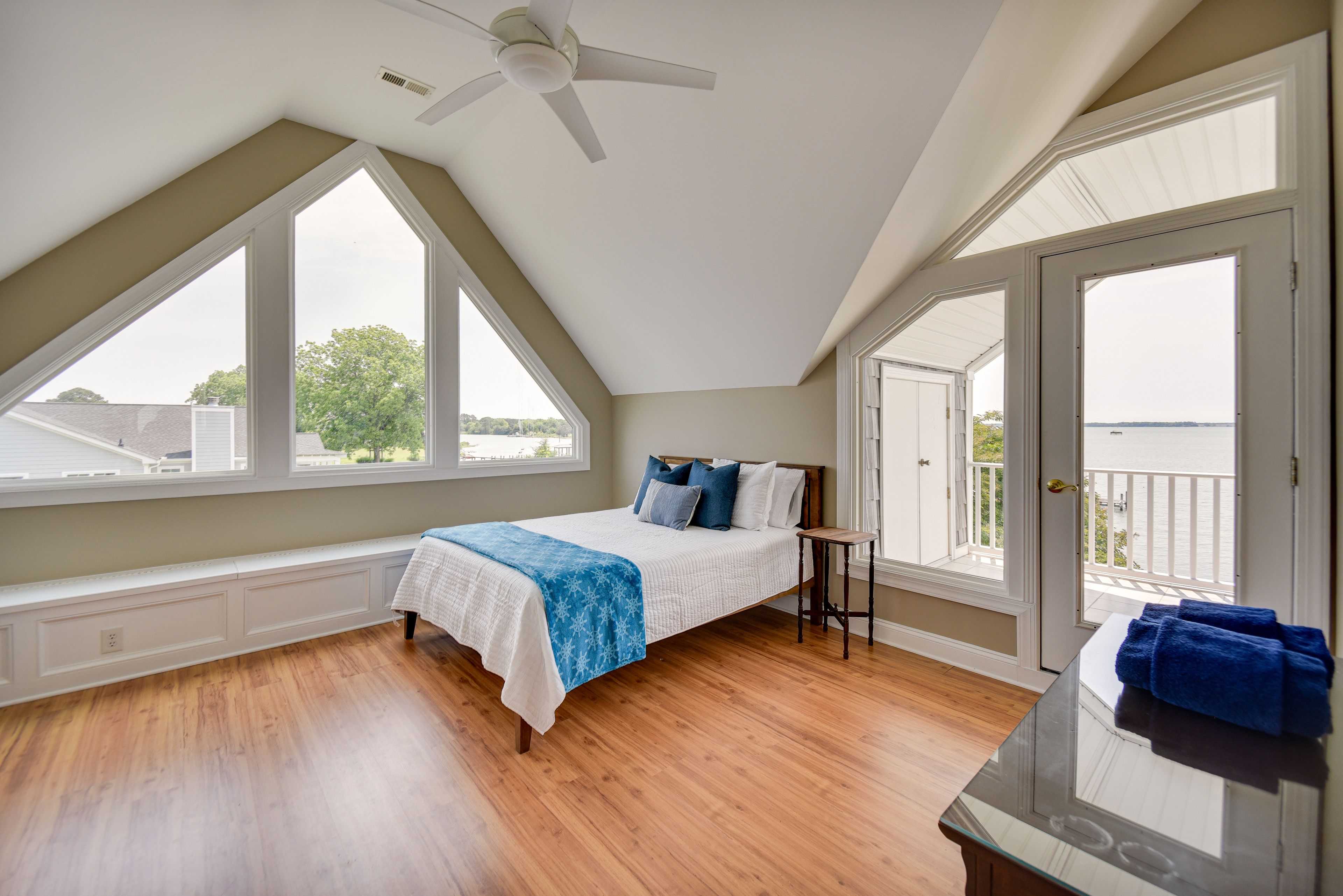 Bedroom 3 | Queen Bed