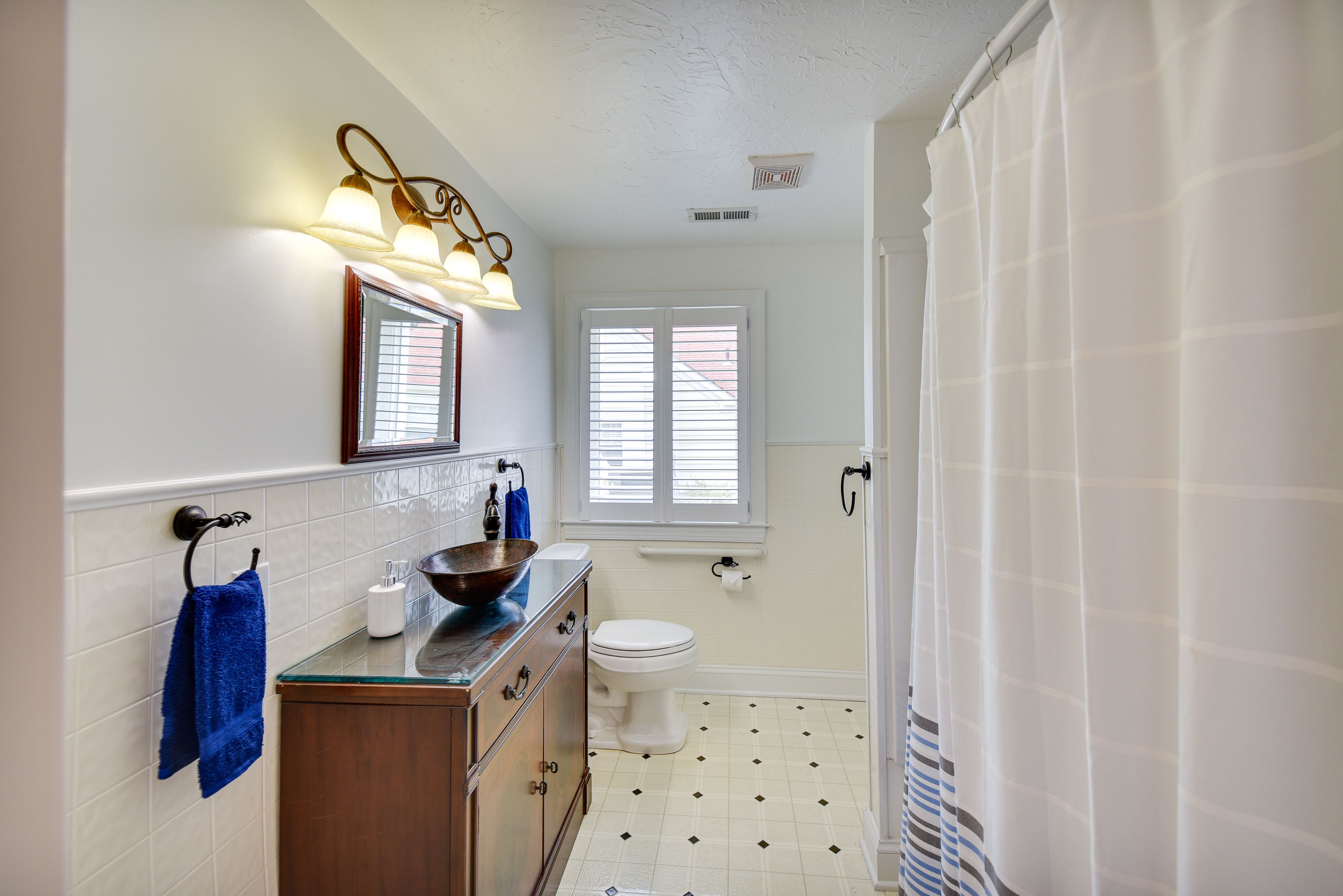 Full Bathroom