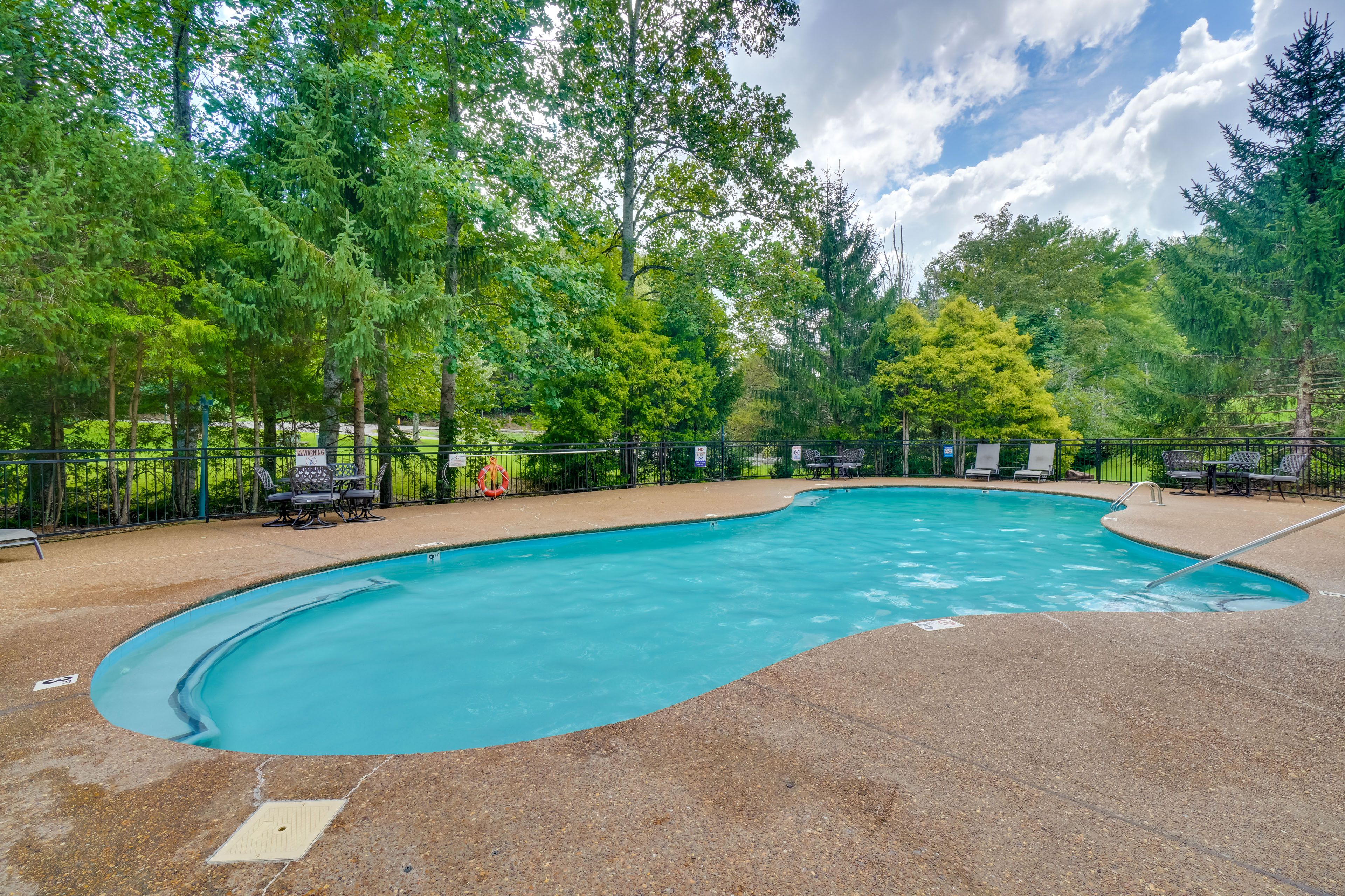 Community Pool (Seasonal)