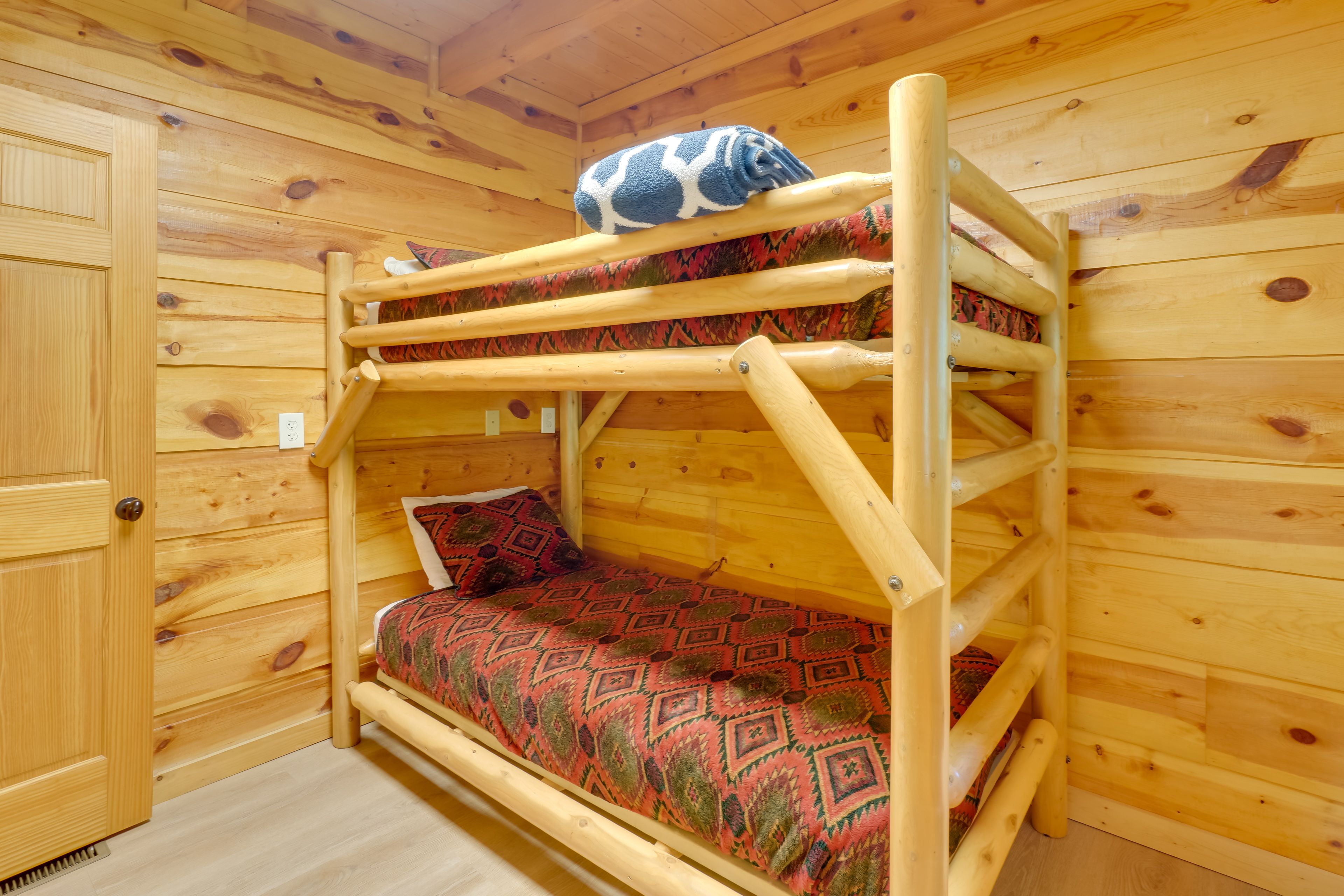 Bedroom 2 | Twin Bunk Bed | 1st Floor