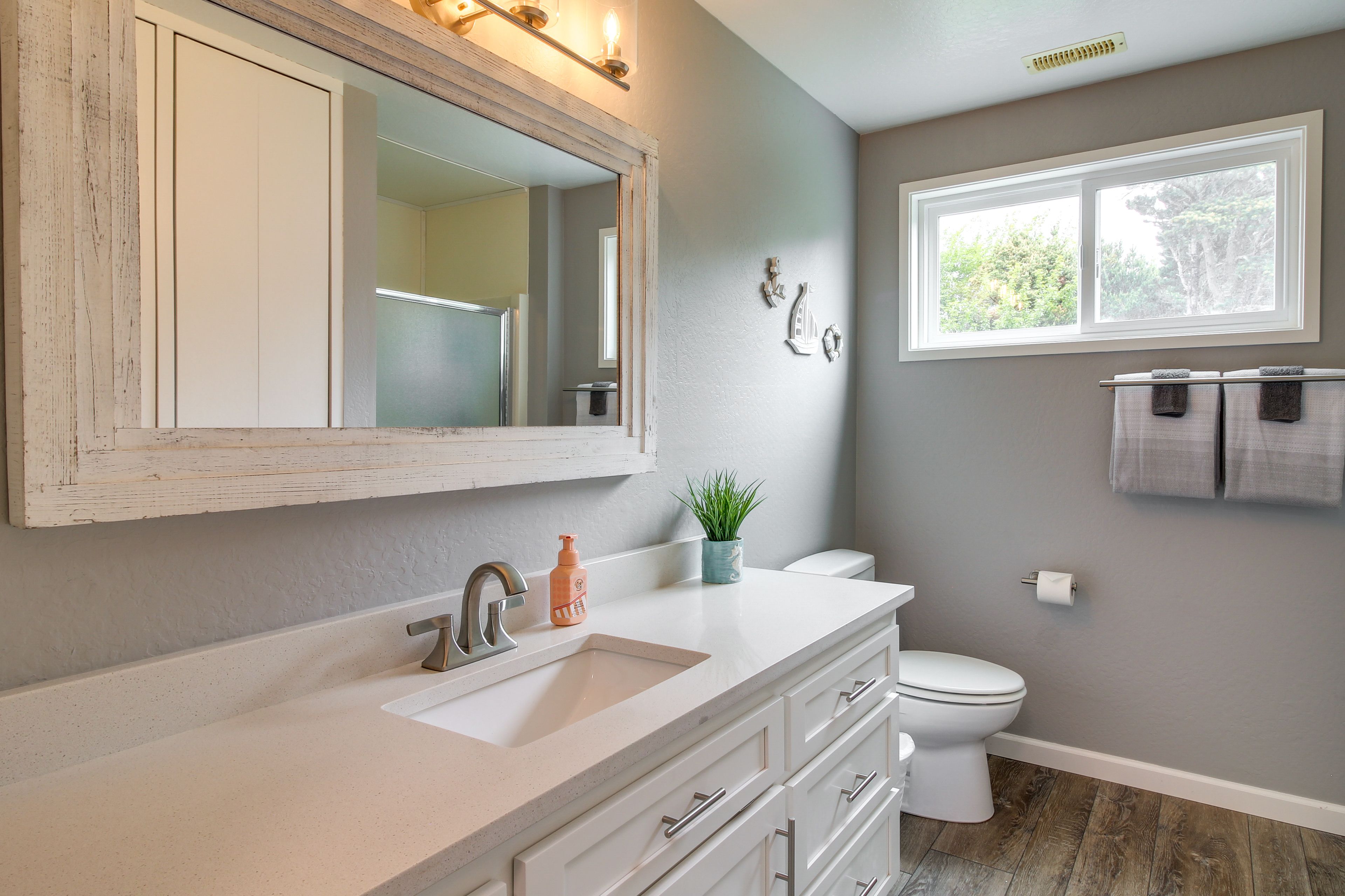 En-Suite Bathroom | Complimentary Toiletries | Hair Dryer