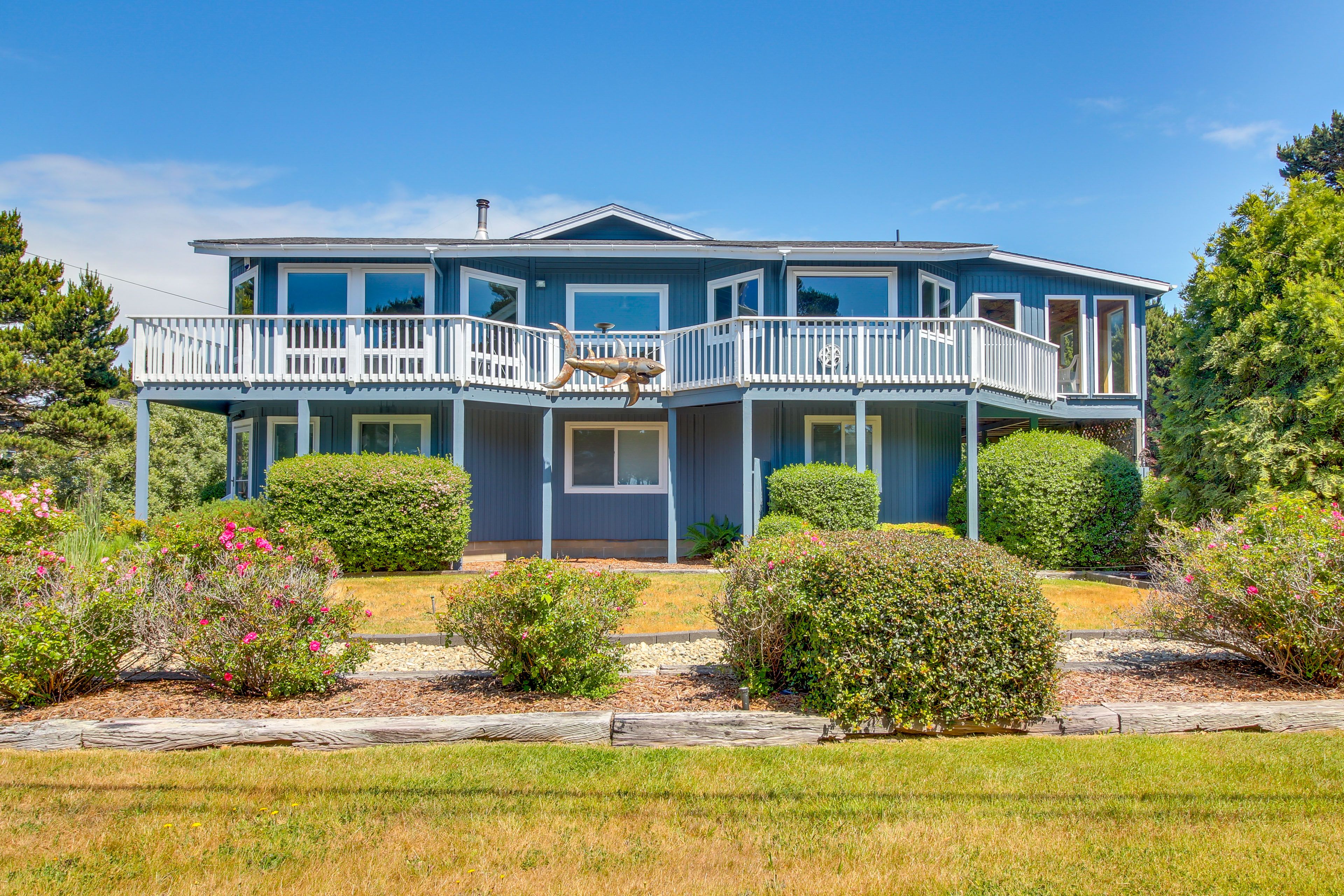 Bandon Vacation Rental | 3BR | 2BA | 2,100 Sq Ft | Stairs Required
