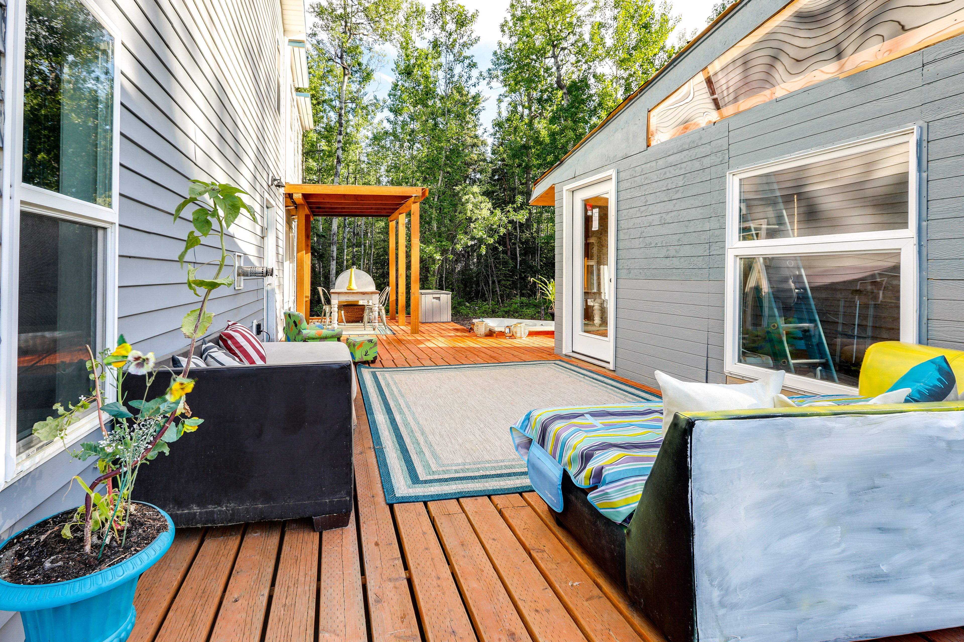 Shared Deck | Seating Area | Outdoor Dining