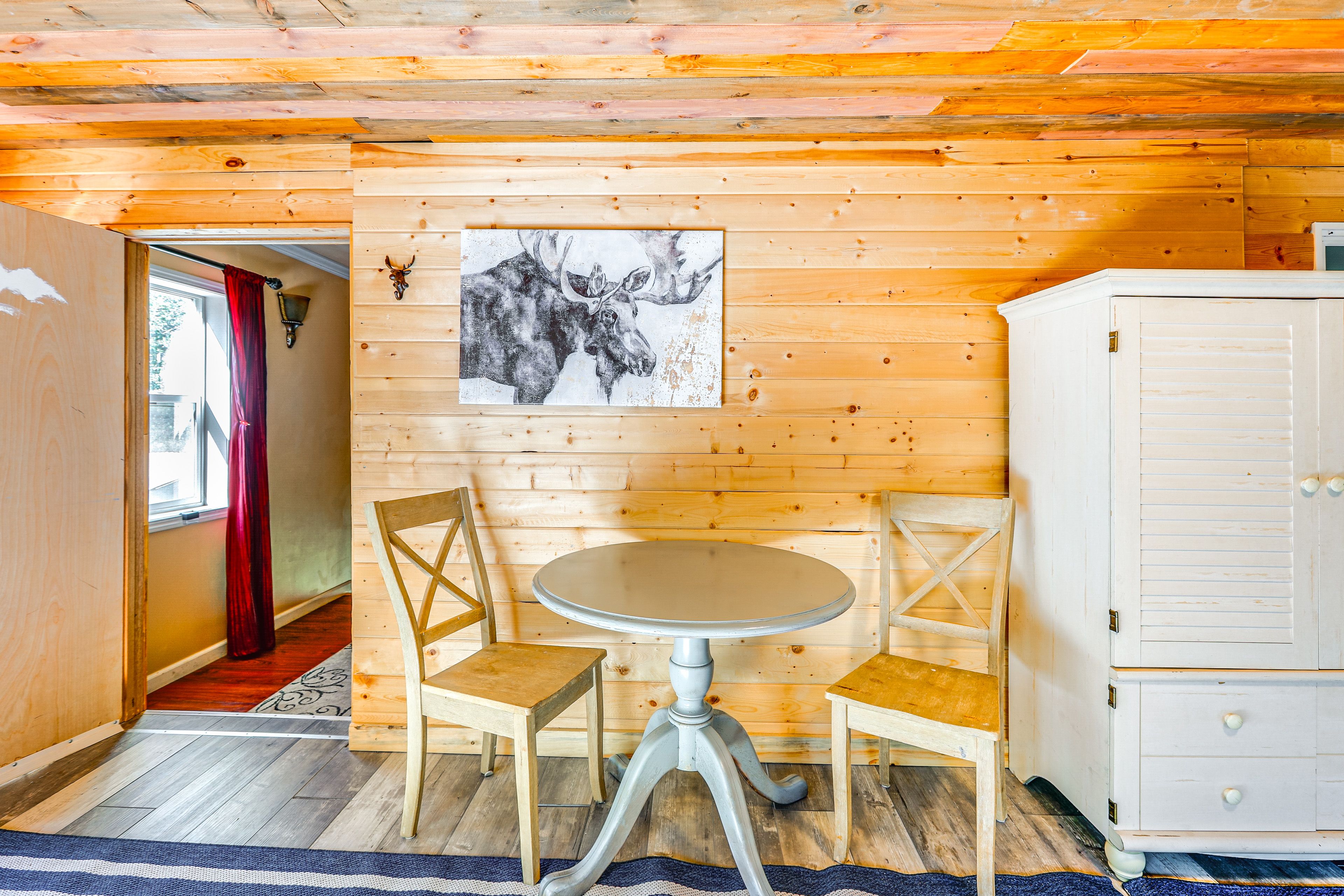 Main Apartment | Dining Area | Dishware & Flatware Provided