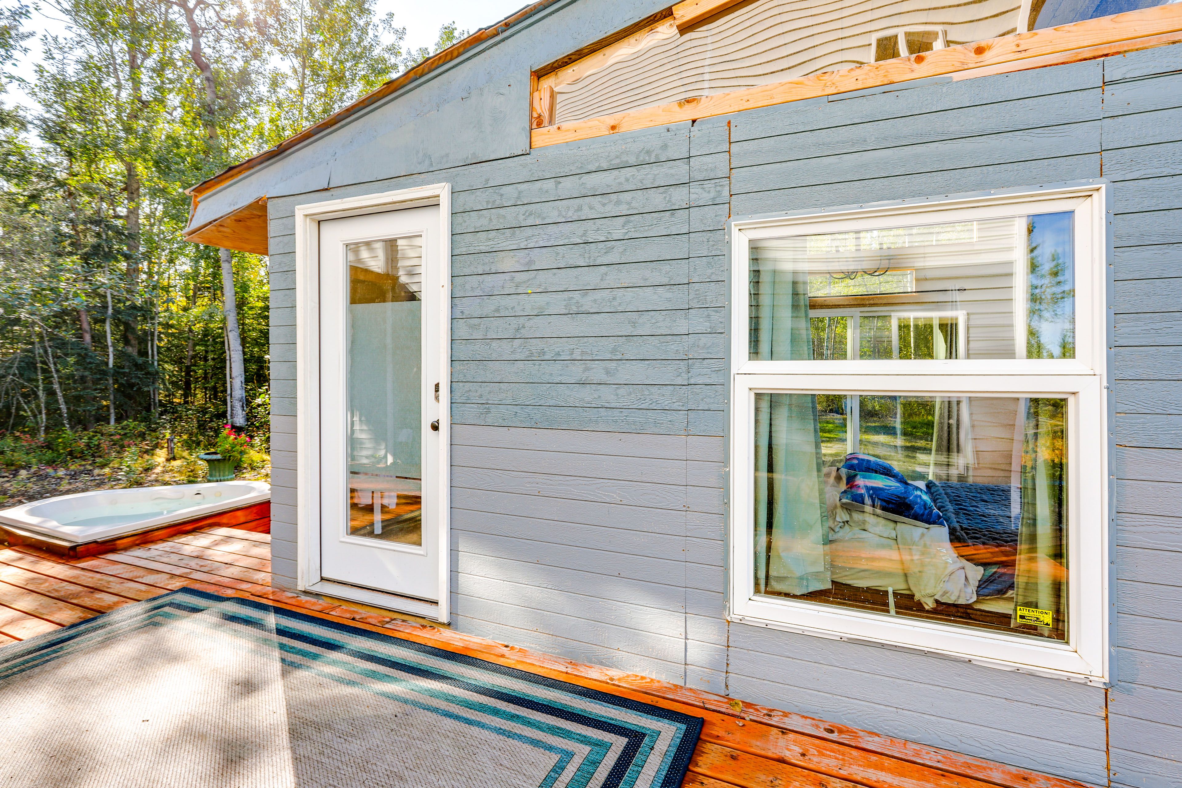 Northern Lights Viewing Cabin | Entry