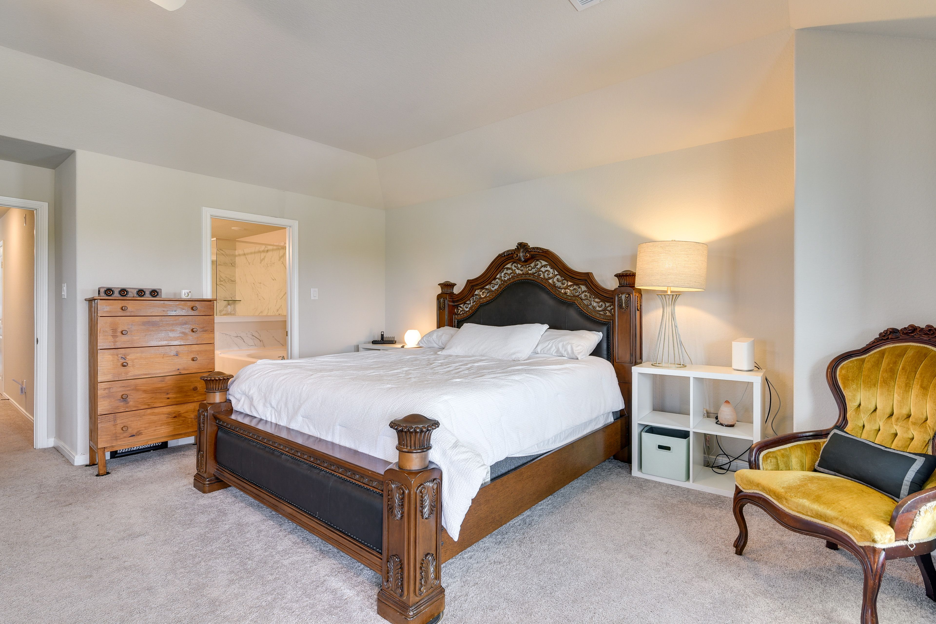 Bedroom 1 | King Bed | En-Suite Bathroom | Balcony Access | 2nd Floor