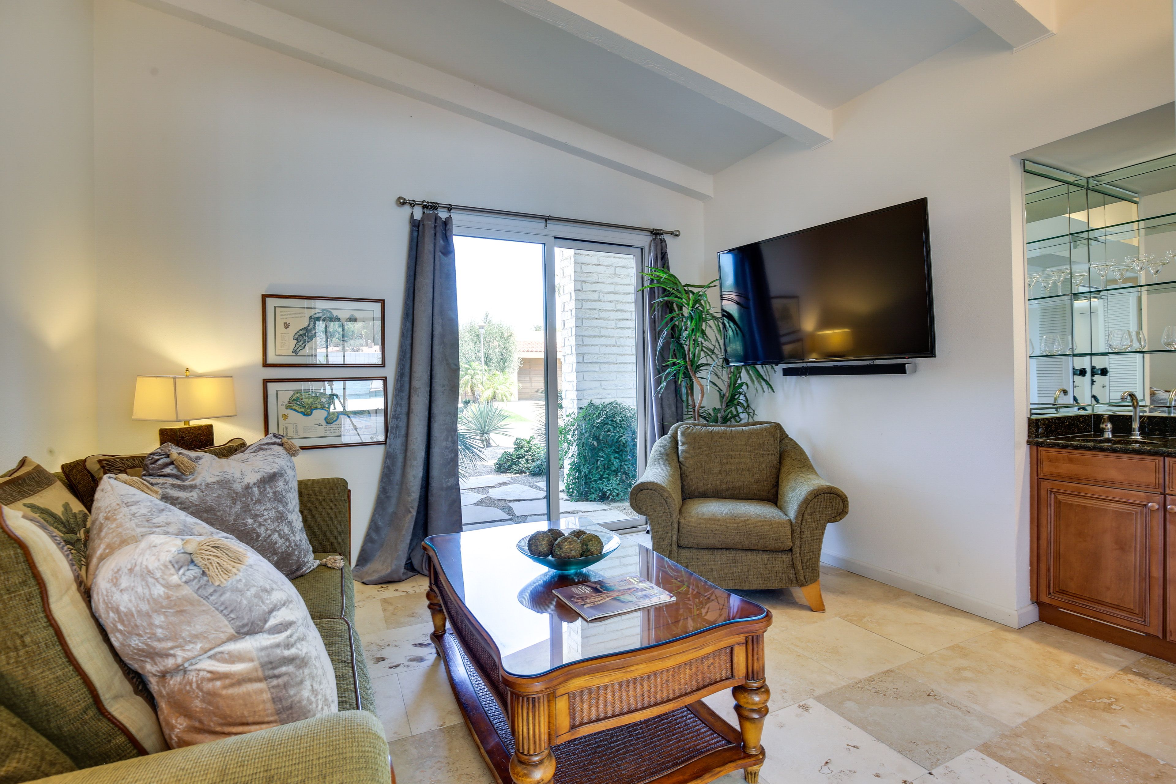 Family Room | Smart TV | Sleeper Sofa | Wet Bar