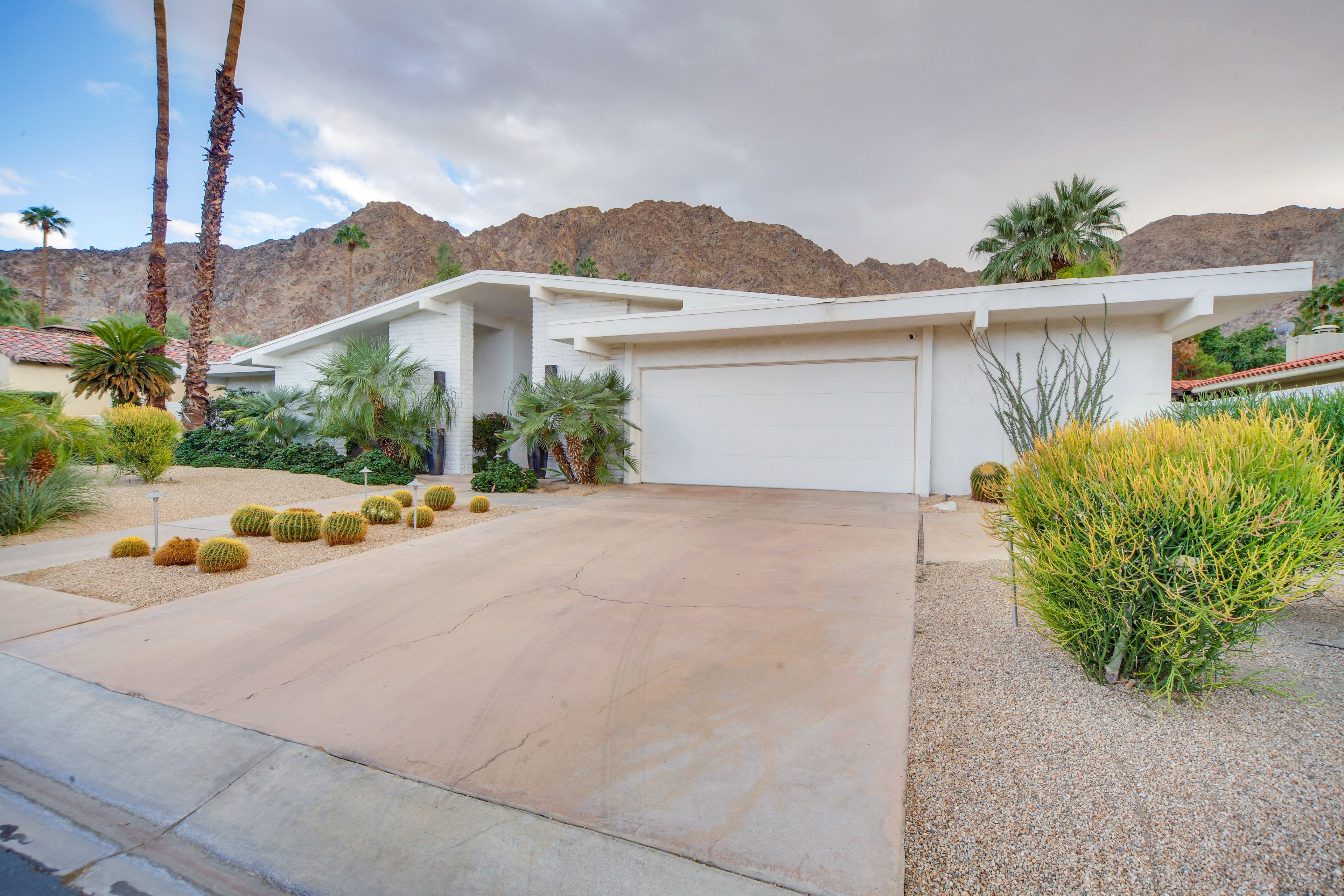 Parking | Driveway (2 Vehicles) | Free Street Parking (24 Hours Max)