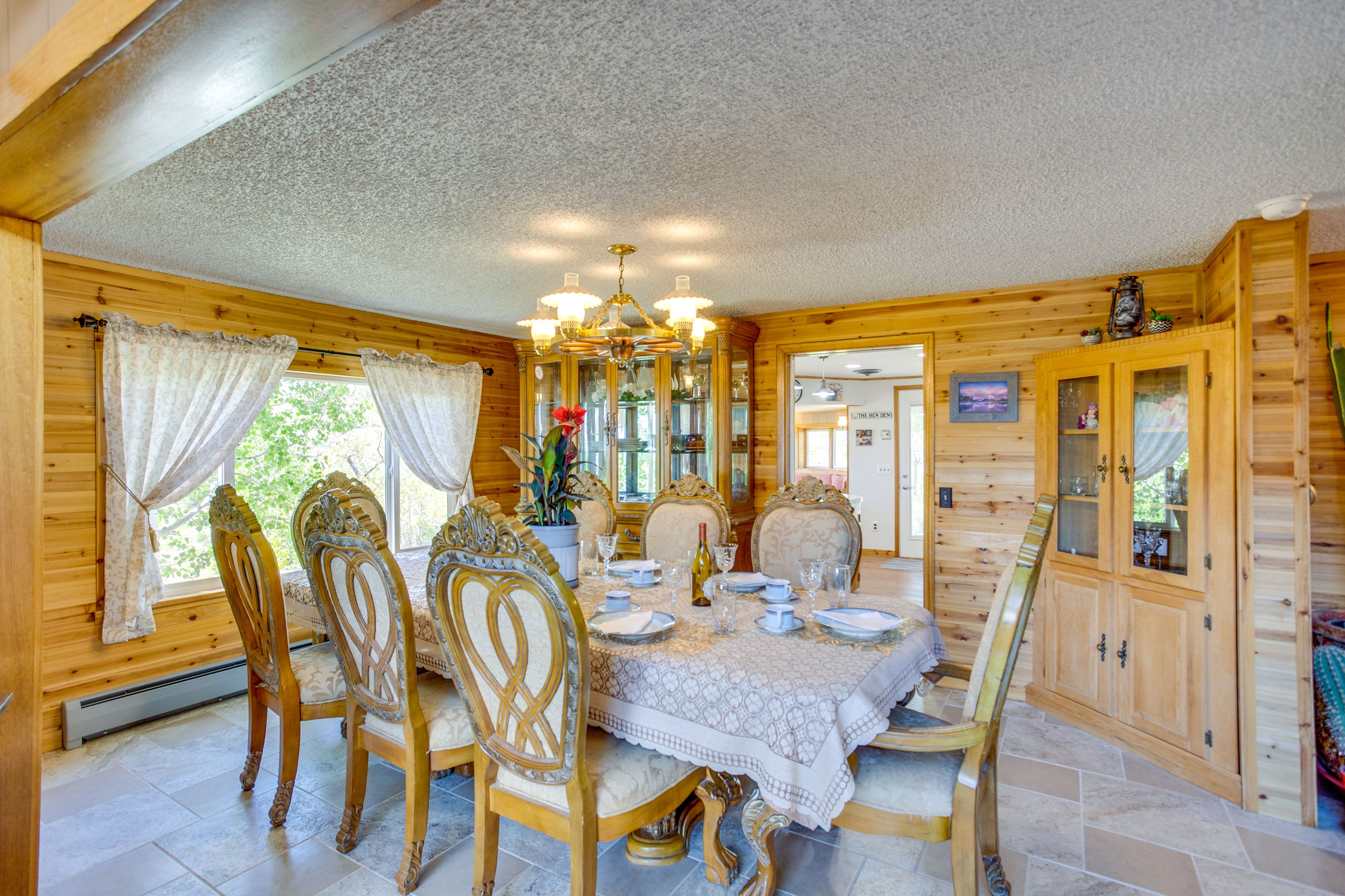 Dining Room | Dishware/Flatware Provided