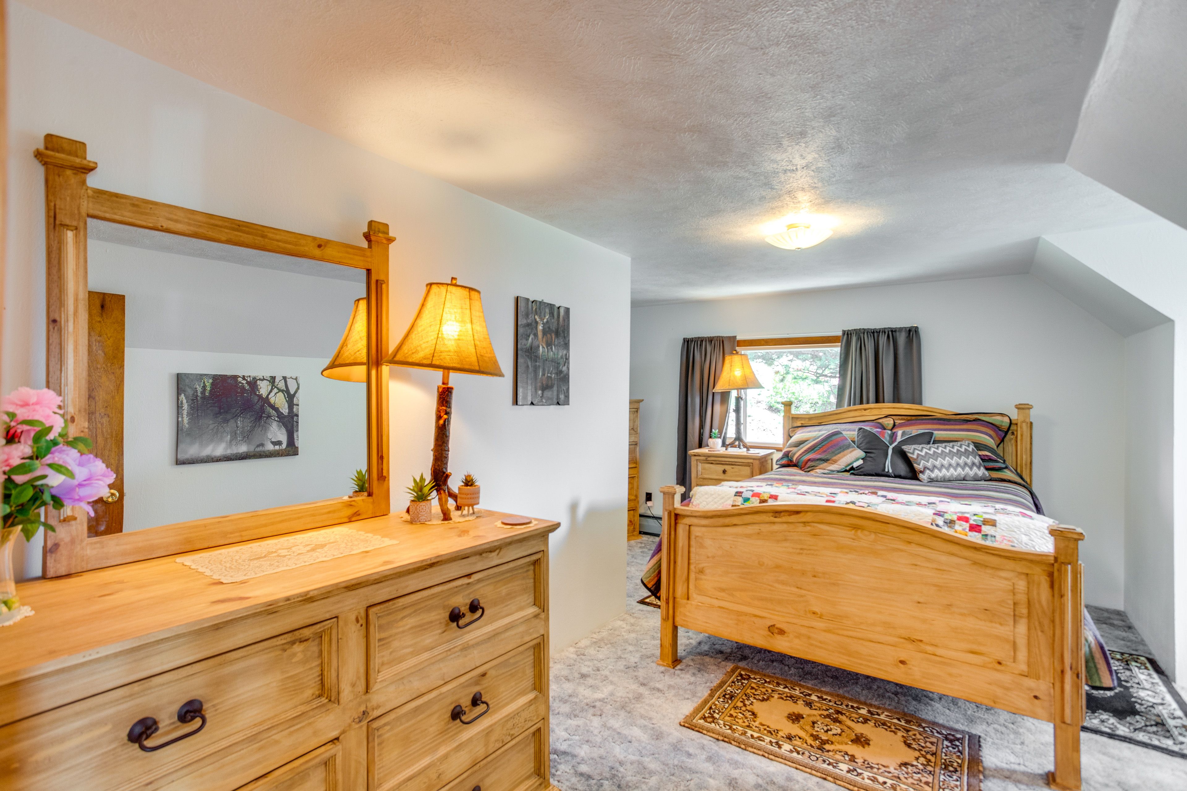 Bedroom 2 | Queen Bed | 2nd Level