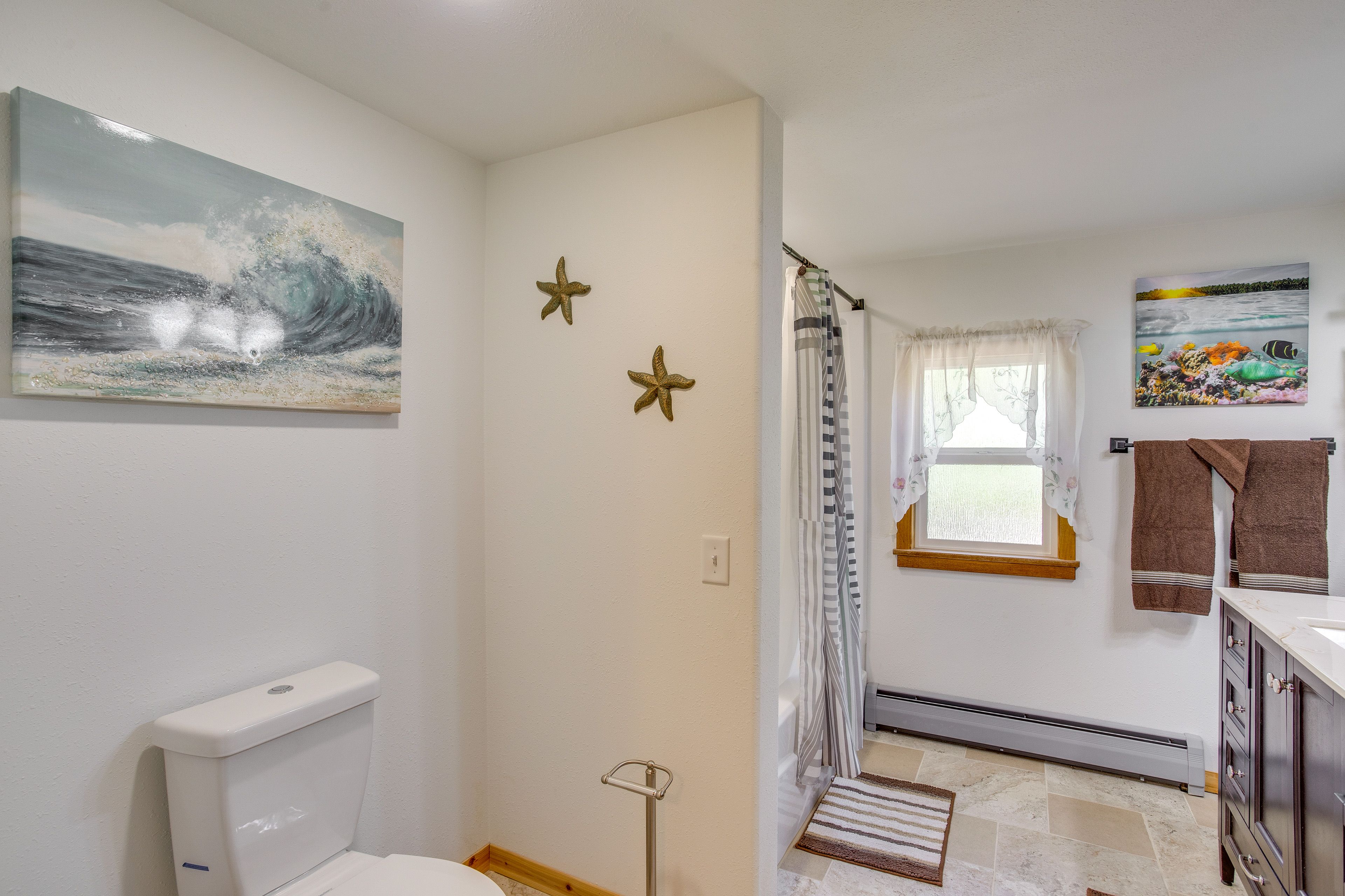 Bathroom | Main Level | Towels Provided