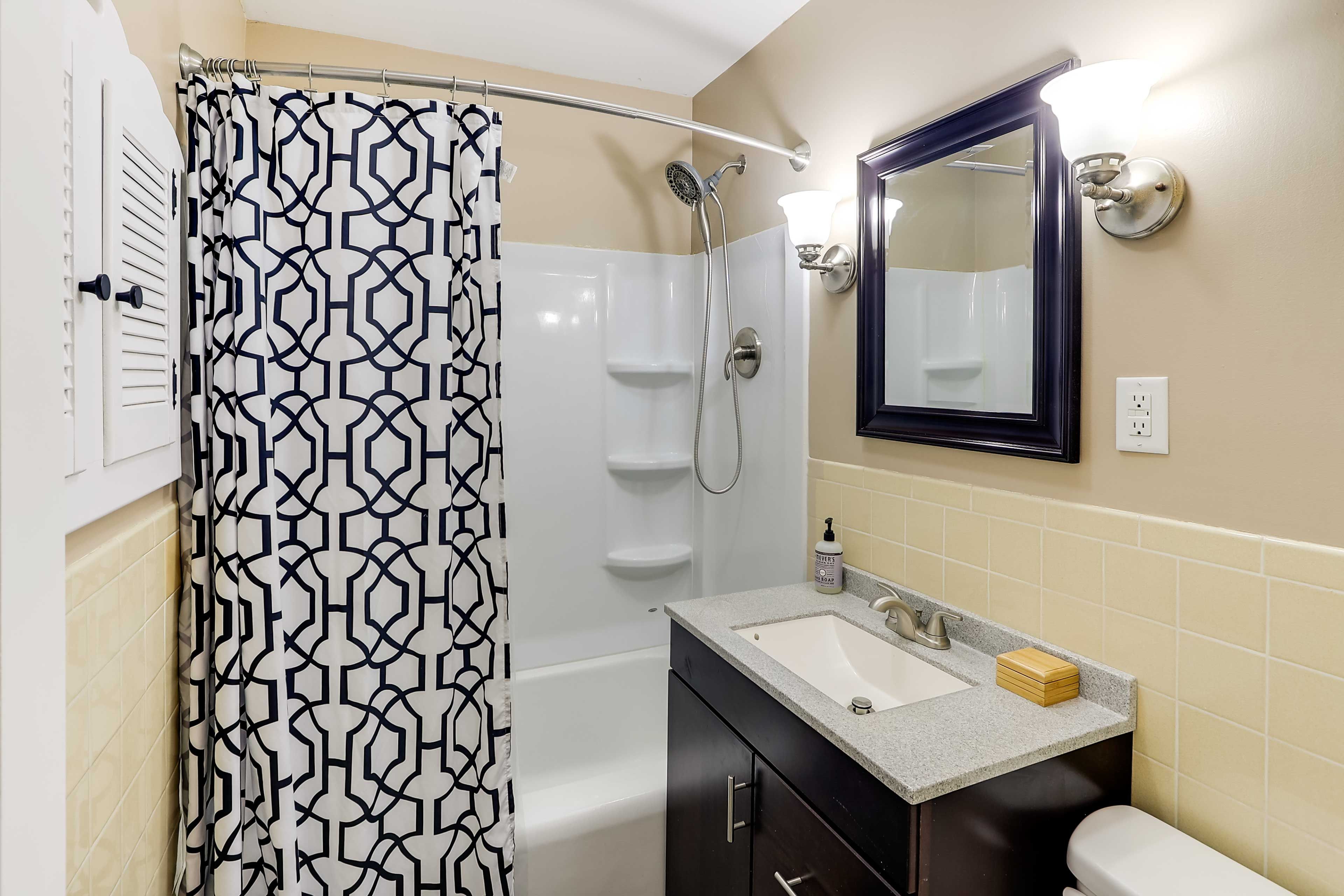 Full Bath | Complimentary Toiletries