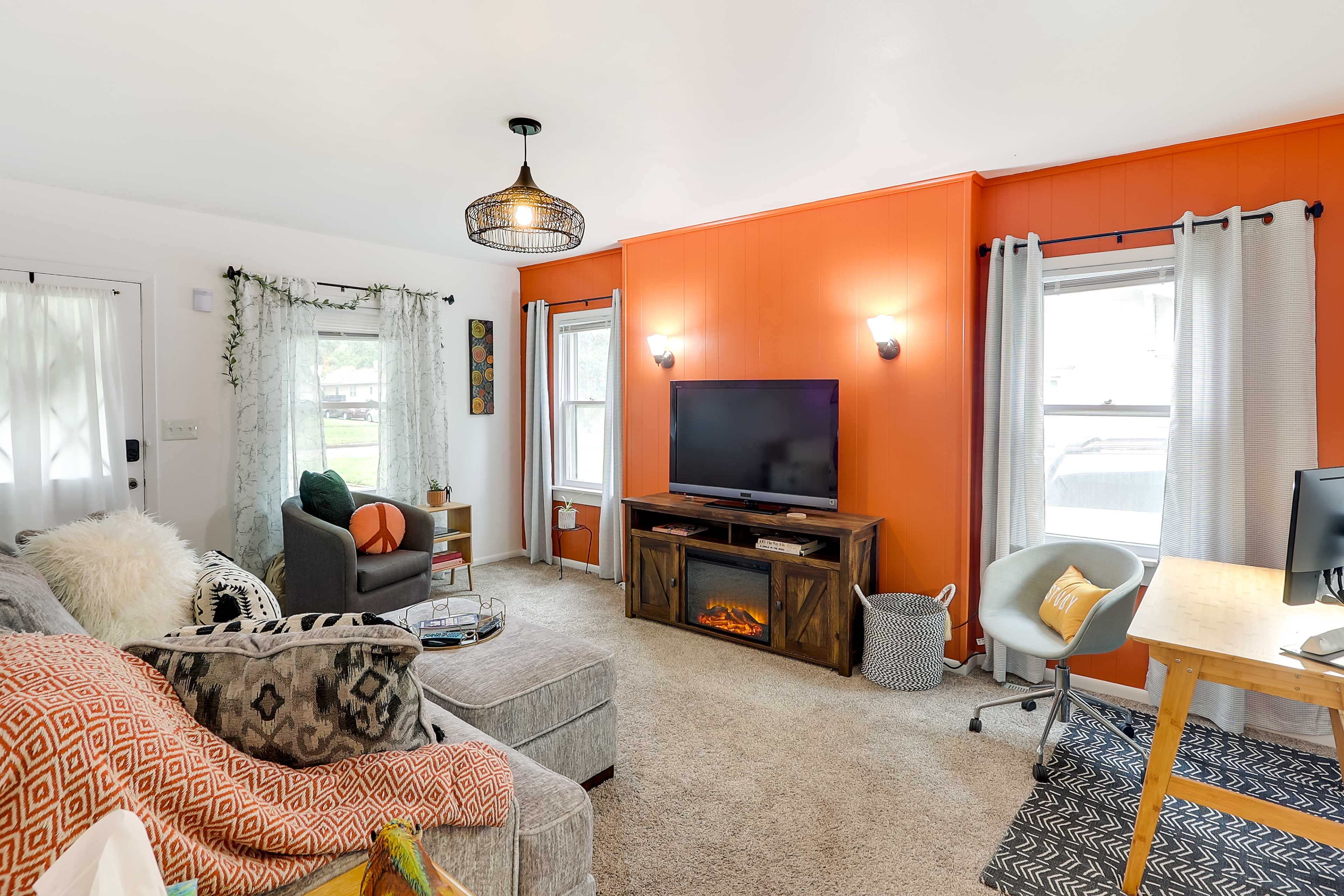 Living Room | Free WiFi | Smart TVs