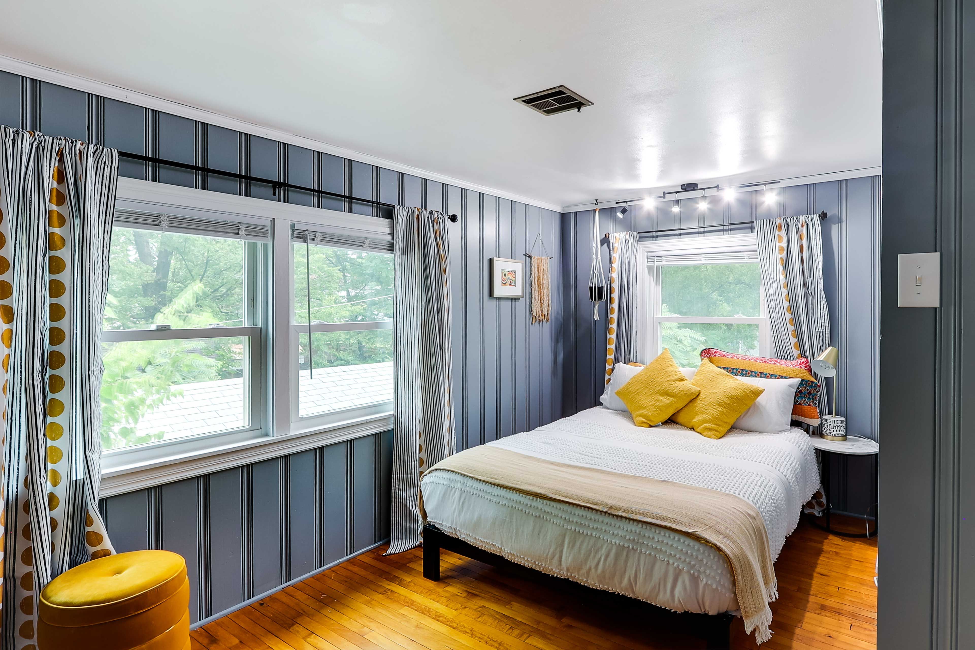 Bedroom 2 | Queen Bed
