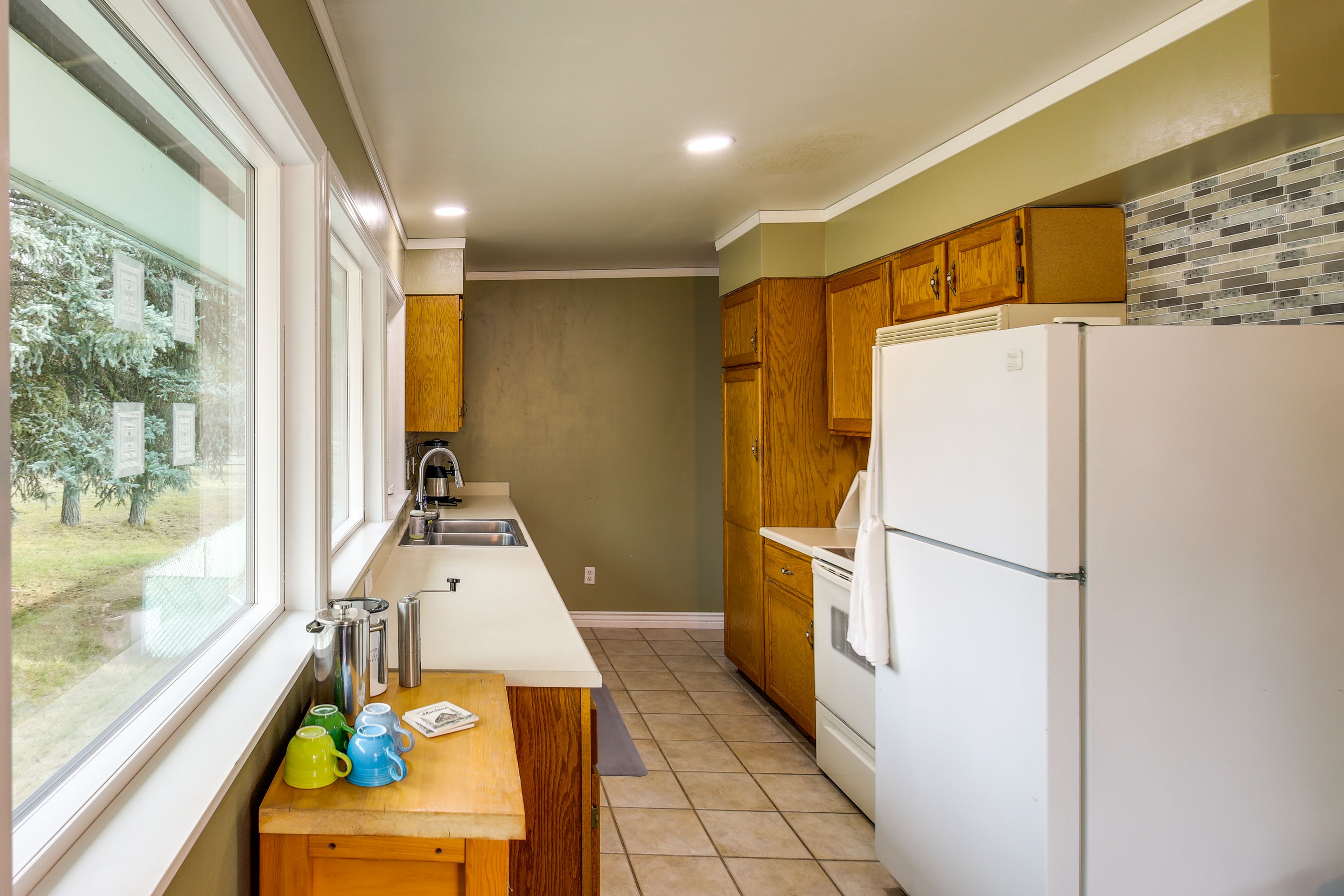 Kitchen | Stove/Oven | Refrigerator | Dishwasher