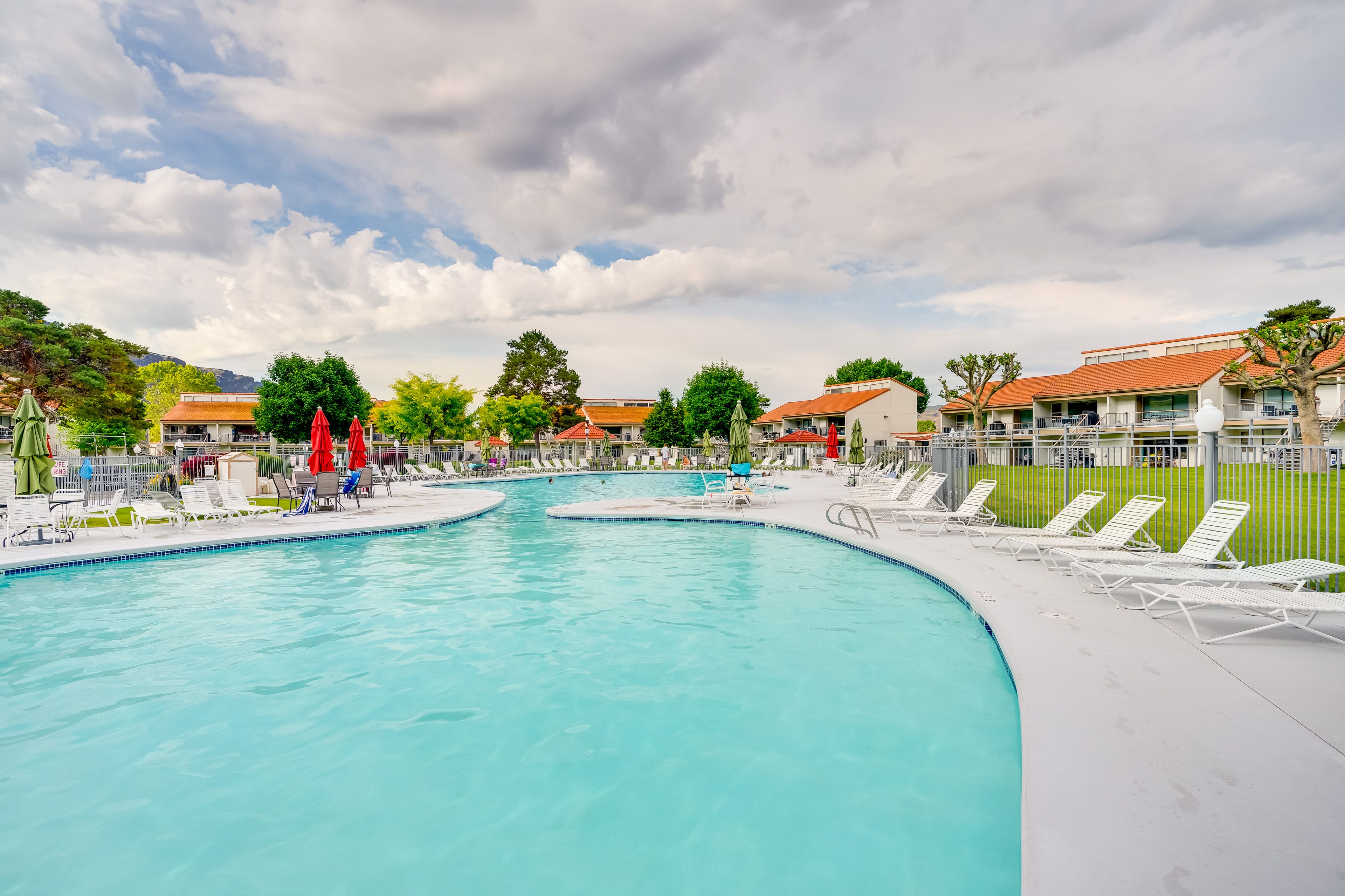 Crescent Bar Community | Outdoor Pool