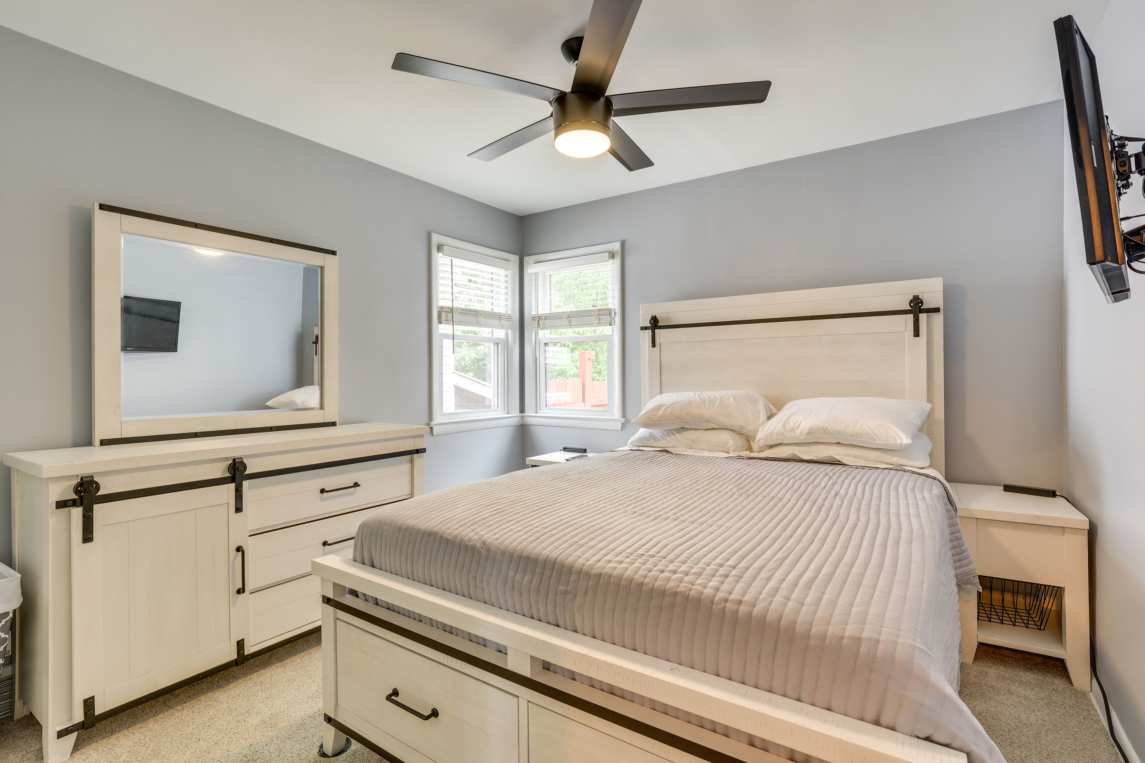Bedroom 2 | Queen Bed