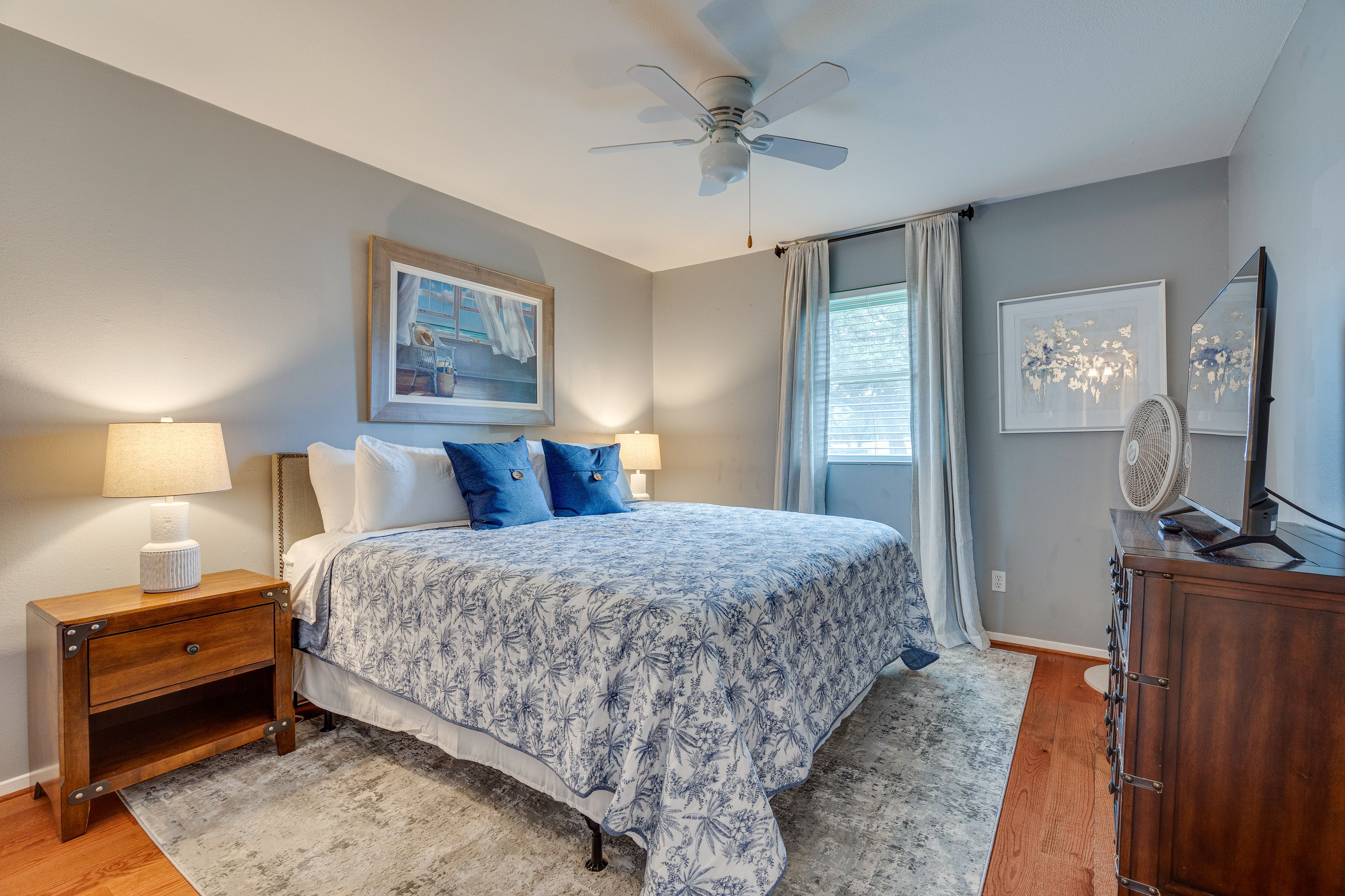 Bedroom 1 | 1st Floor | King Bed | Smart TV | Linens Provided