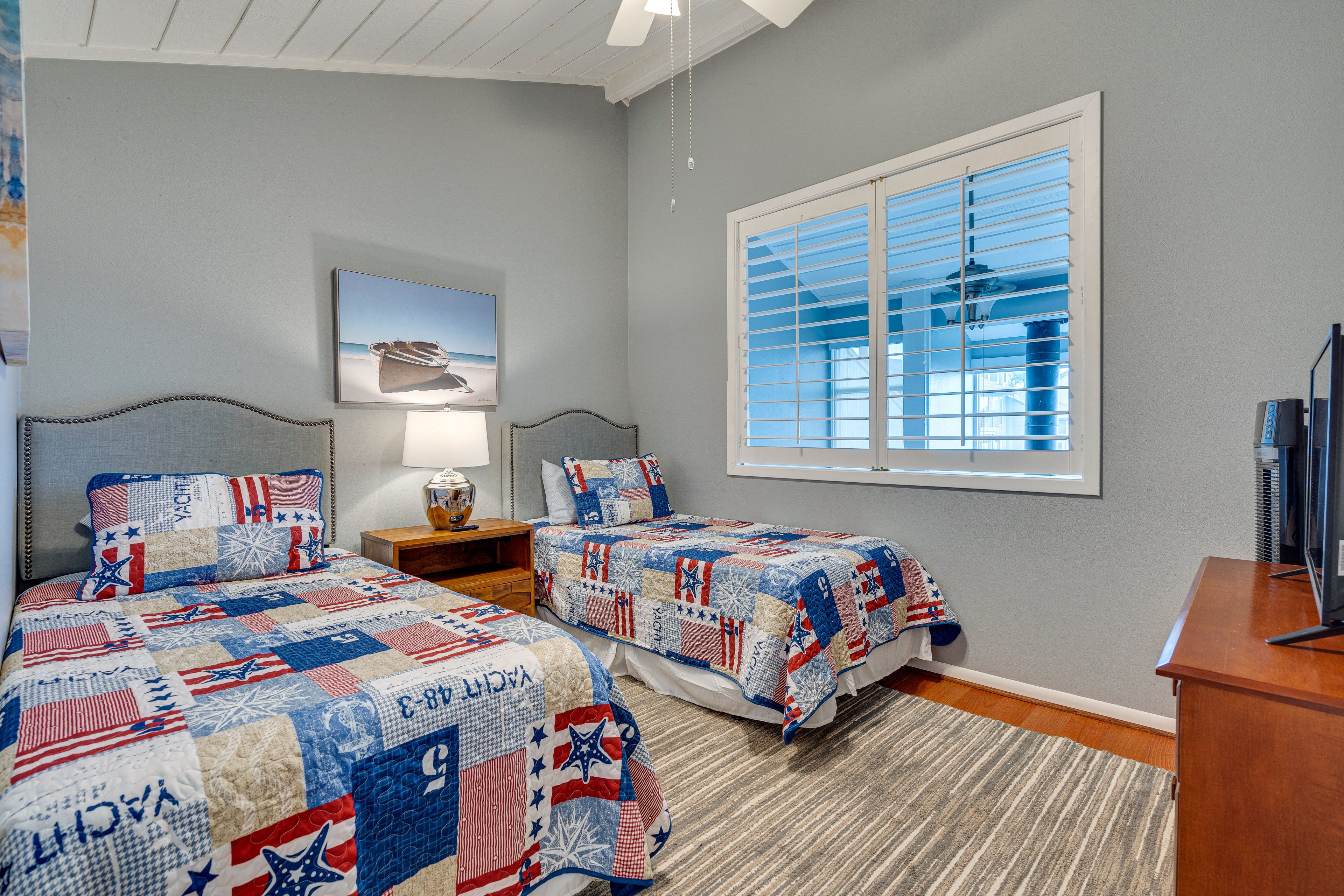 Bedroom 3 | 2nd Floor | 2 Twin Beds | Smart TV