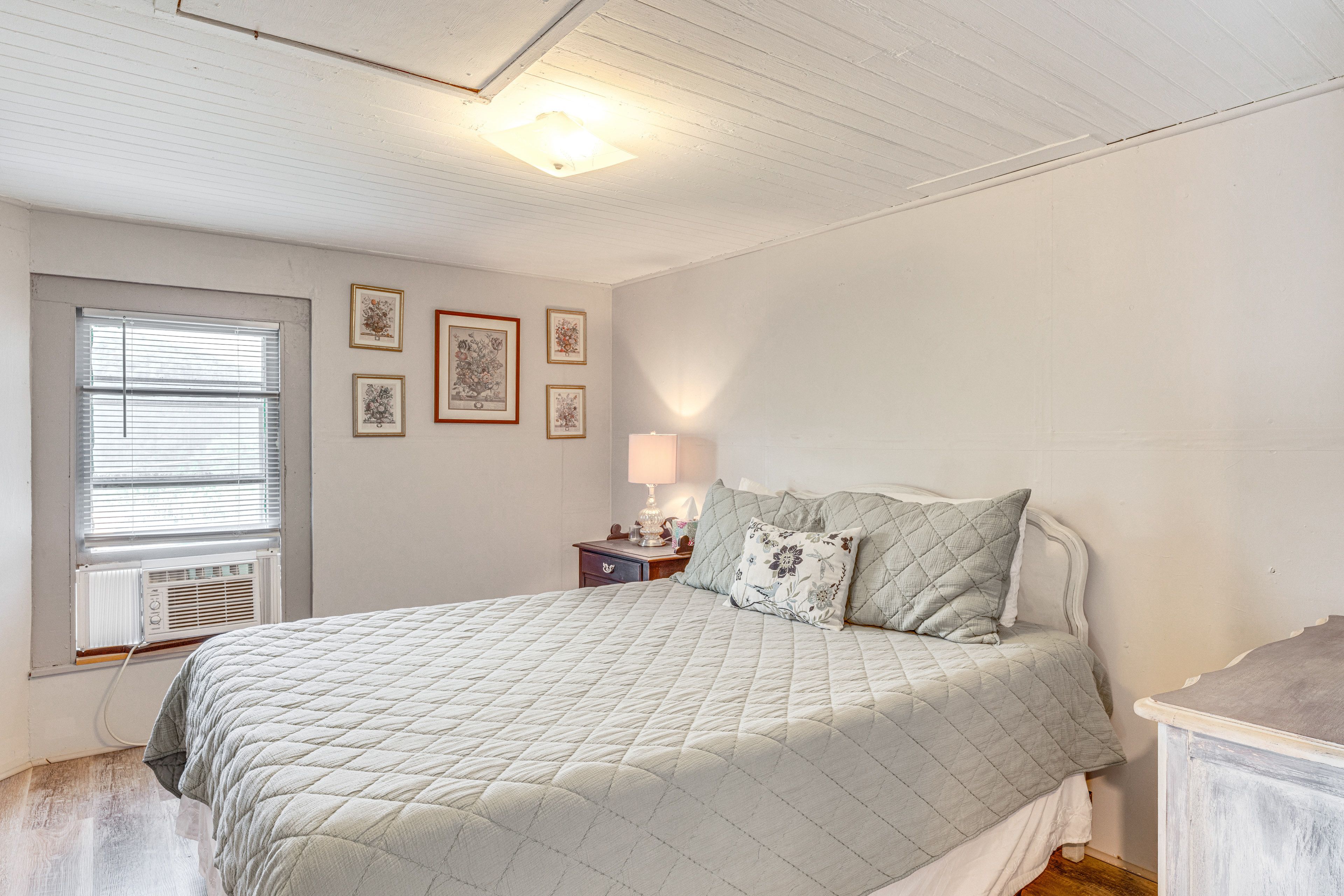Bedroom 1 | Queen Bed | Linens Provided