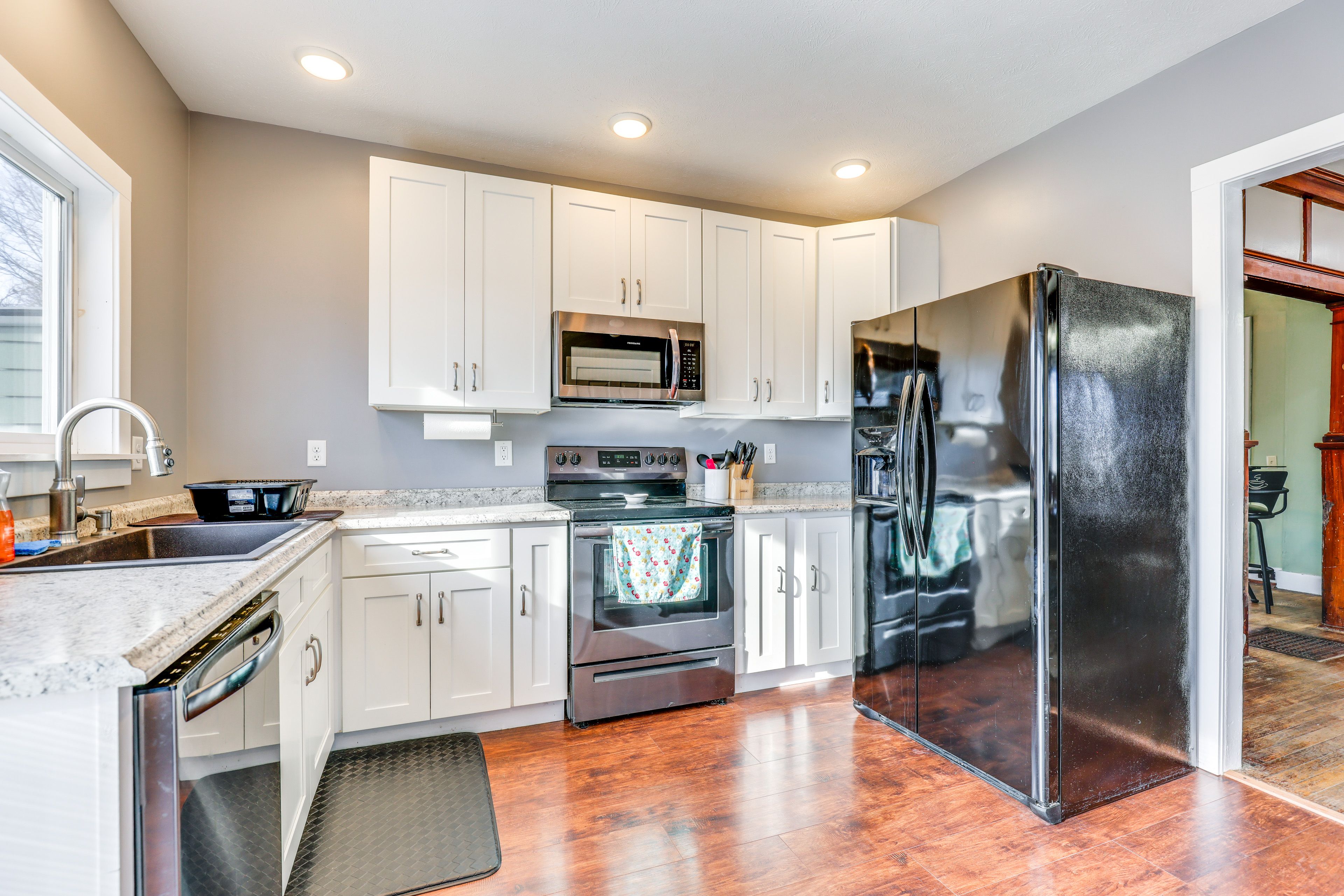 Kitchen | Trash Bags & Paper Towels Provided | Deck Access