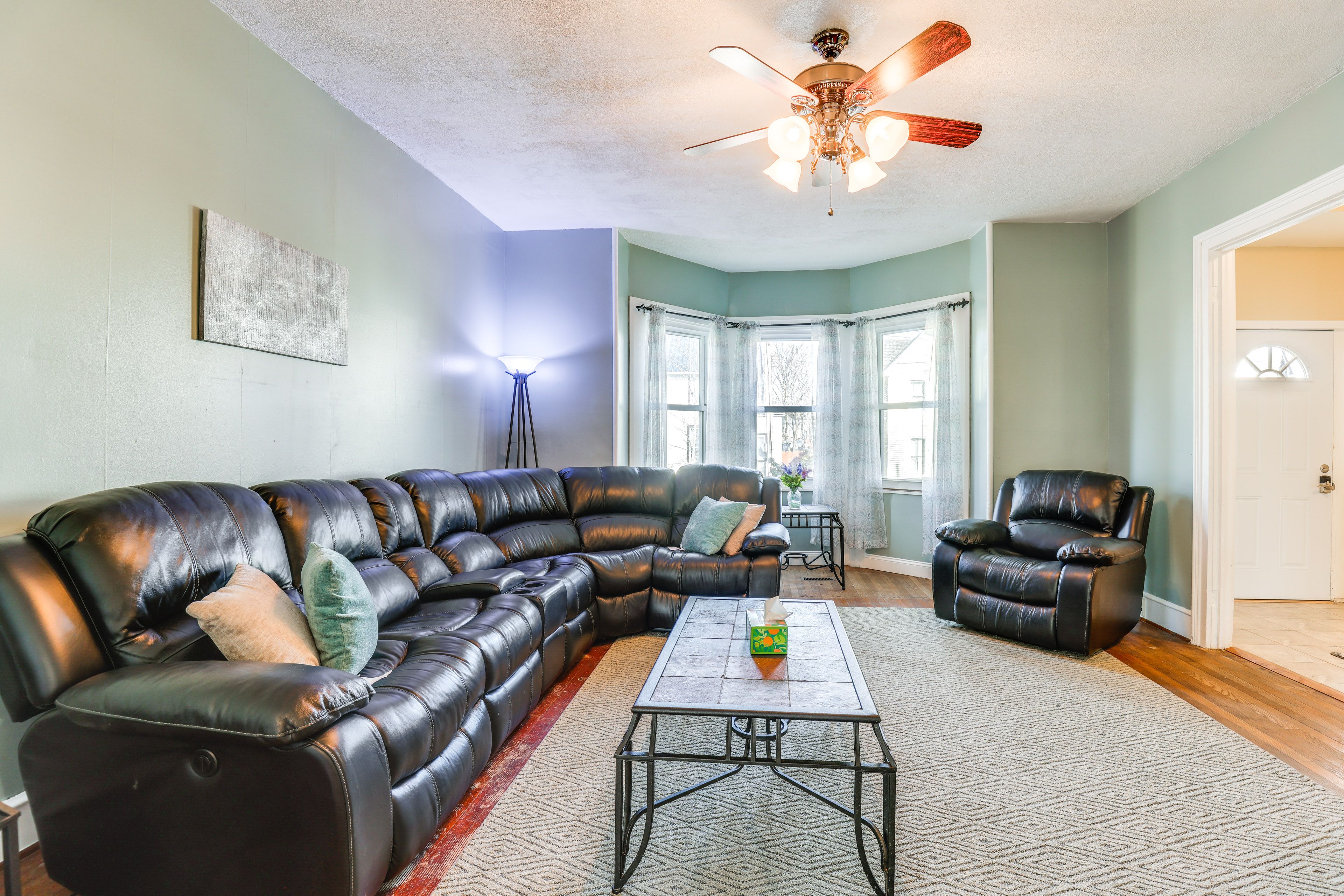 Living Room | Free WiFi | Central A/C