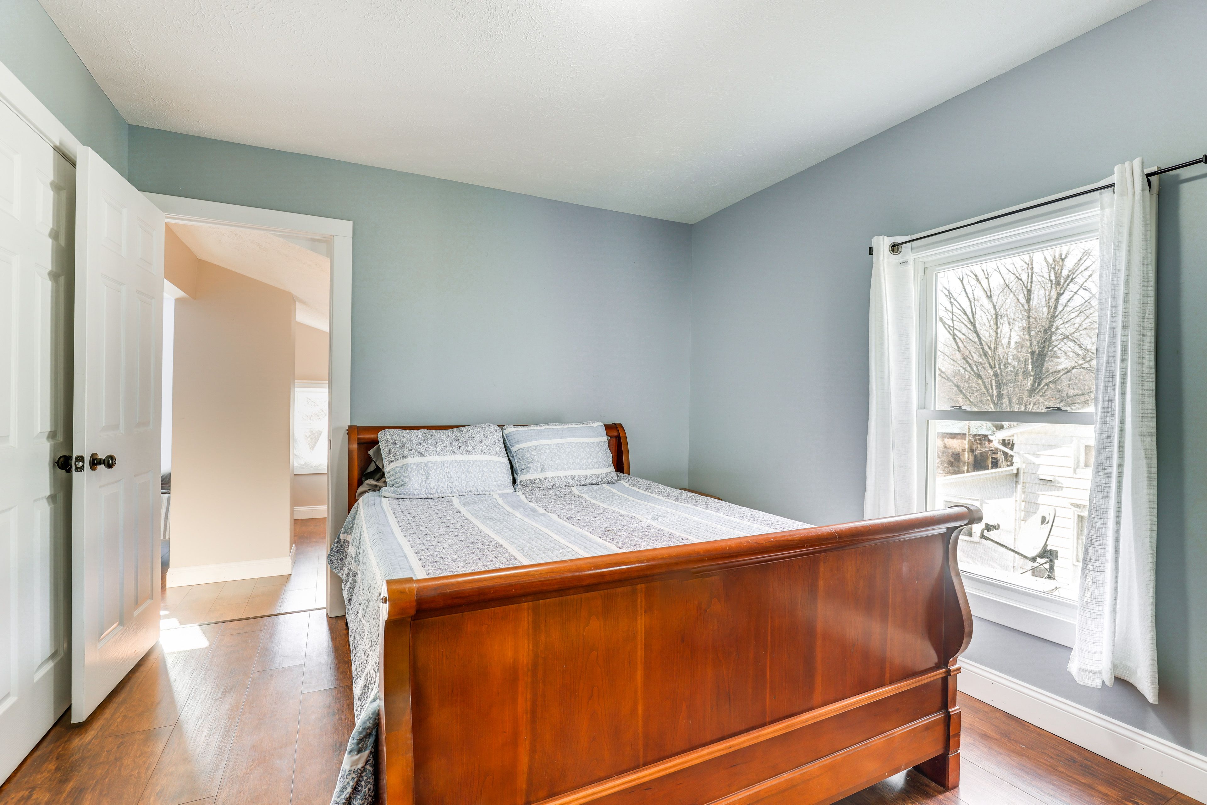 Bedroom 2 | Queen Bed