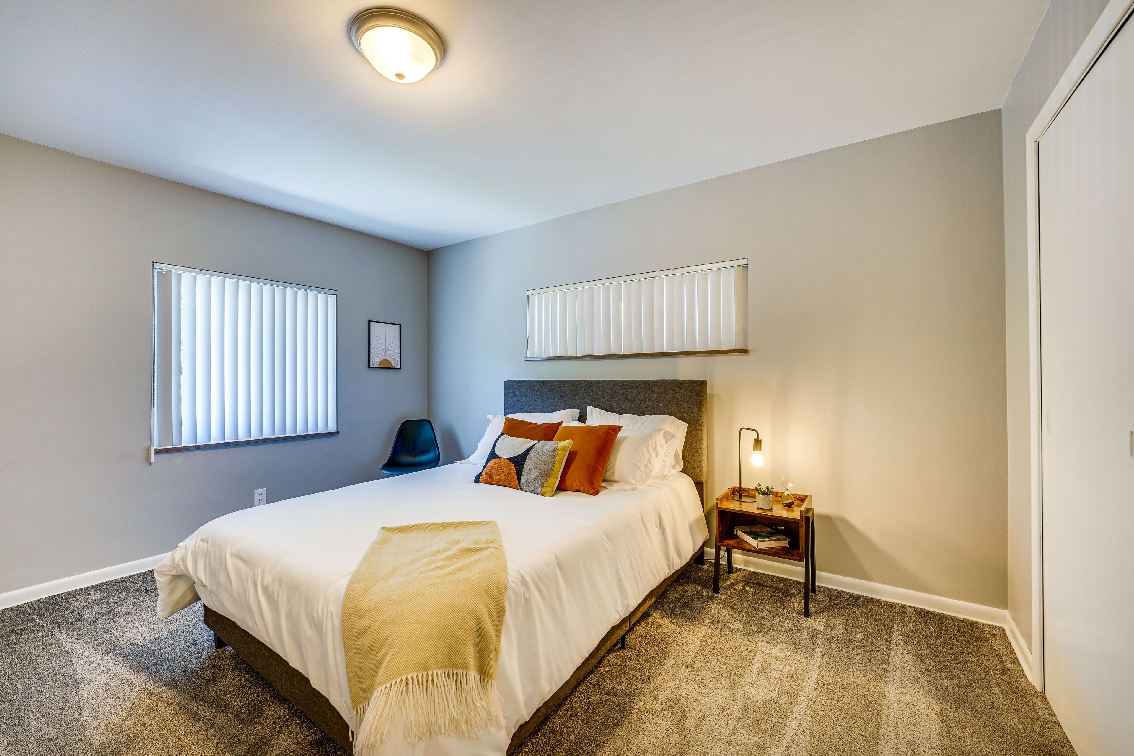 Bedroom | Queen Bed | Linens & Towels