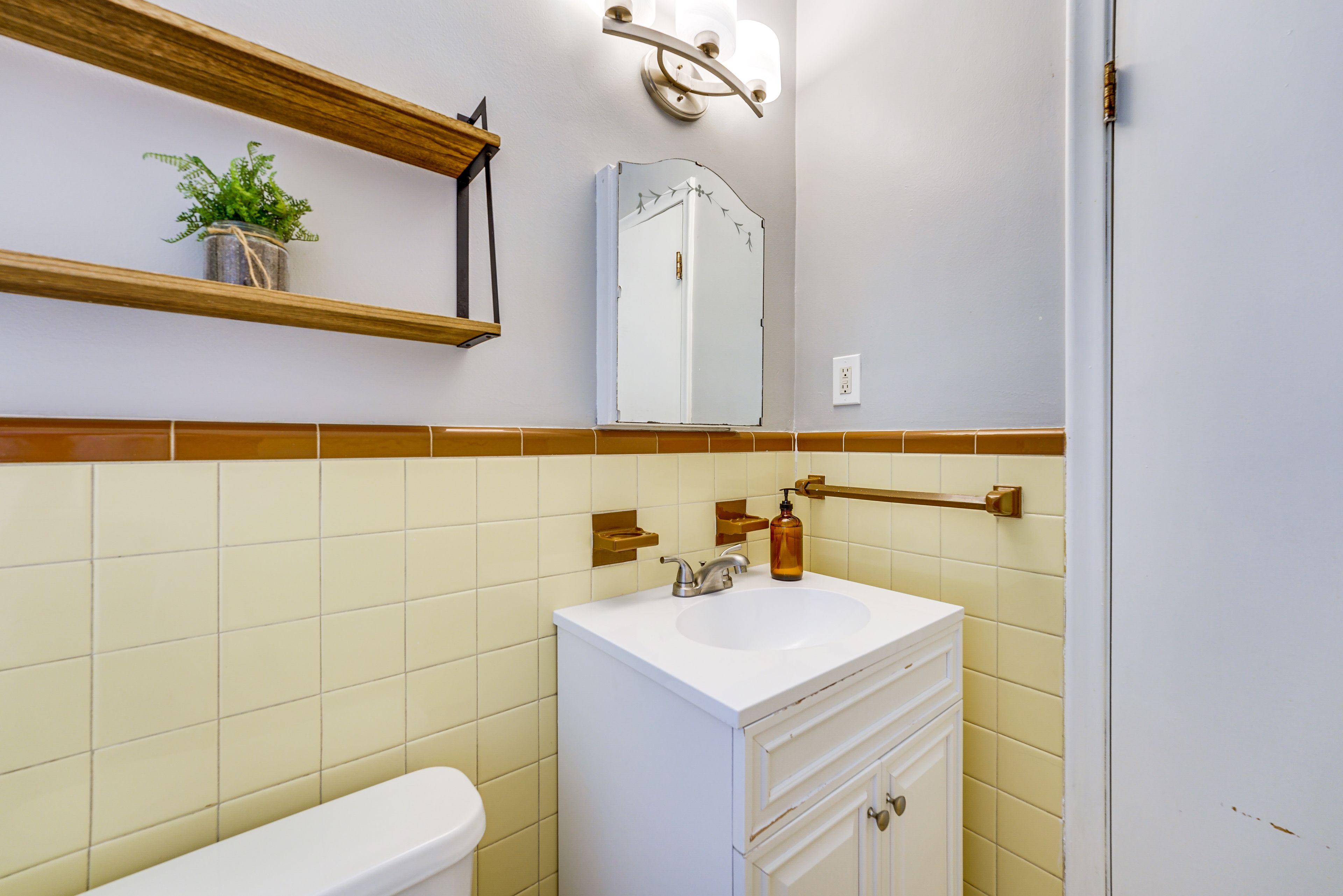 Full Bathroom | Complimentary Toiletries