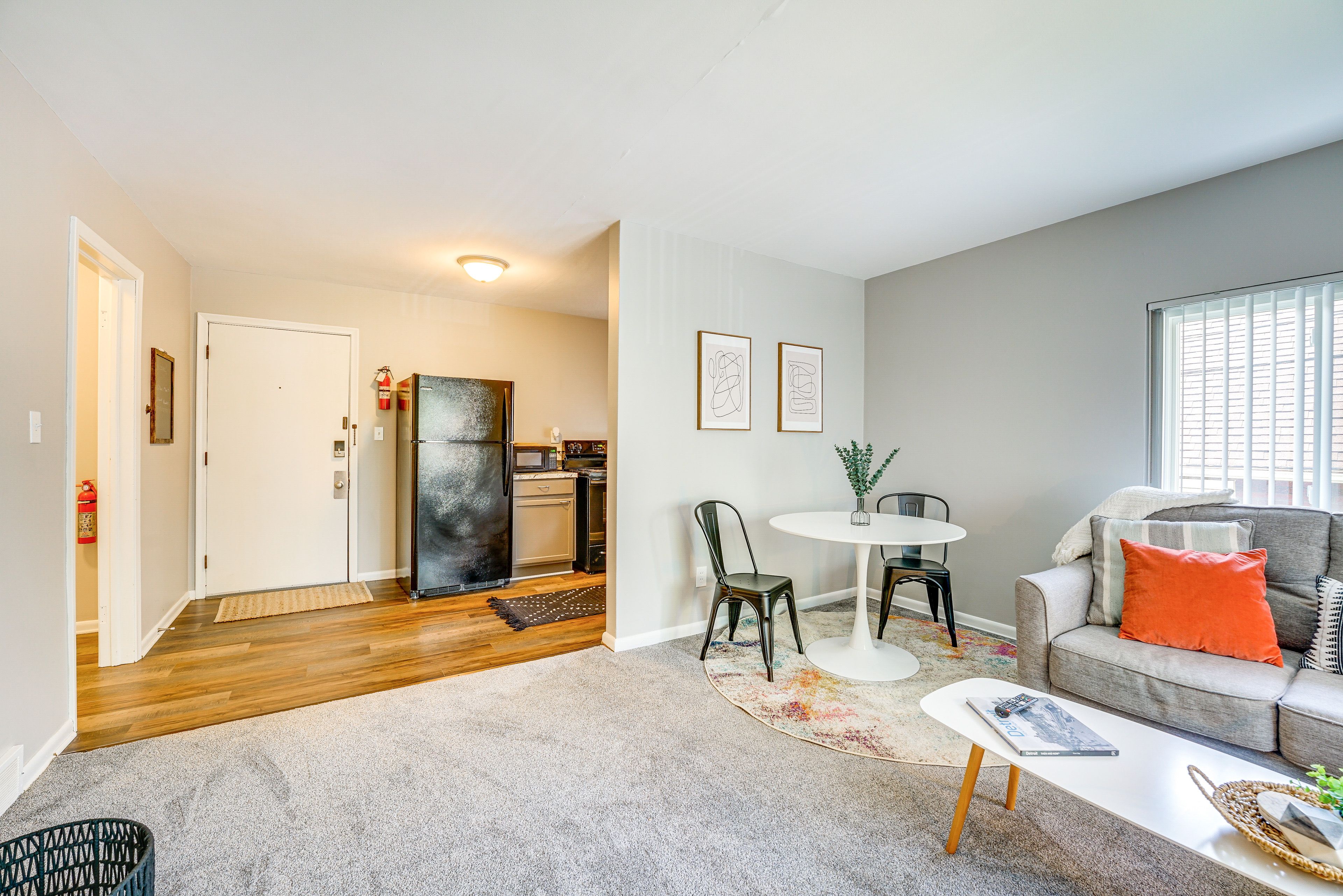 Dining Area | Dishes & Flatware Provided