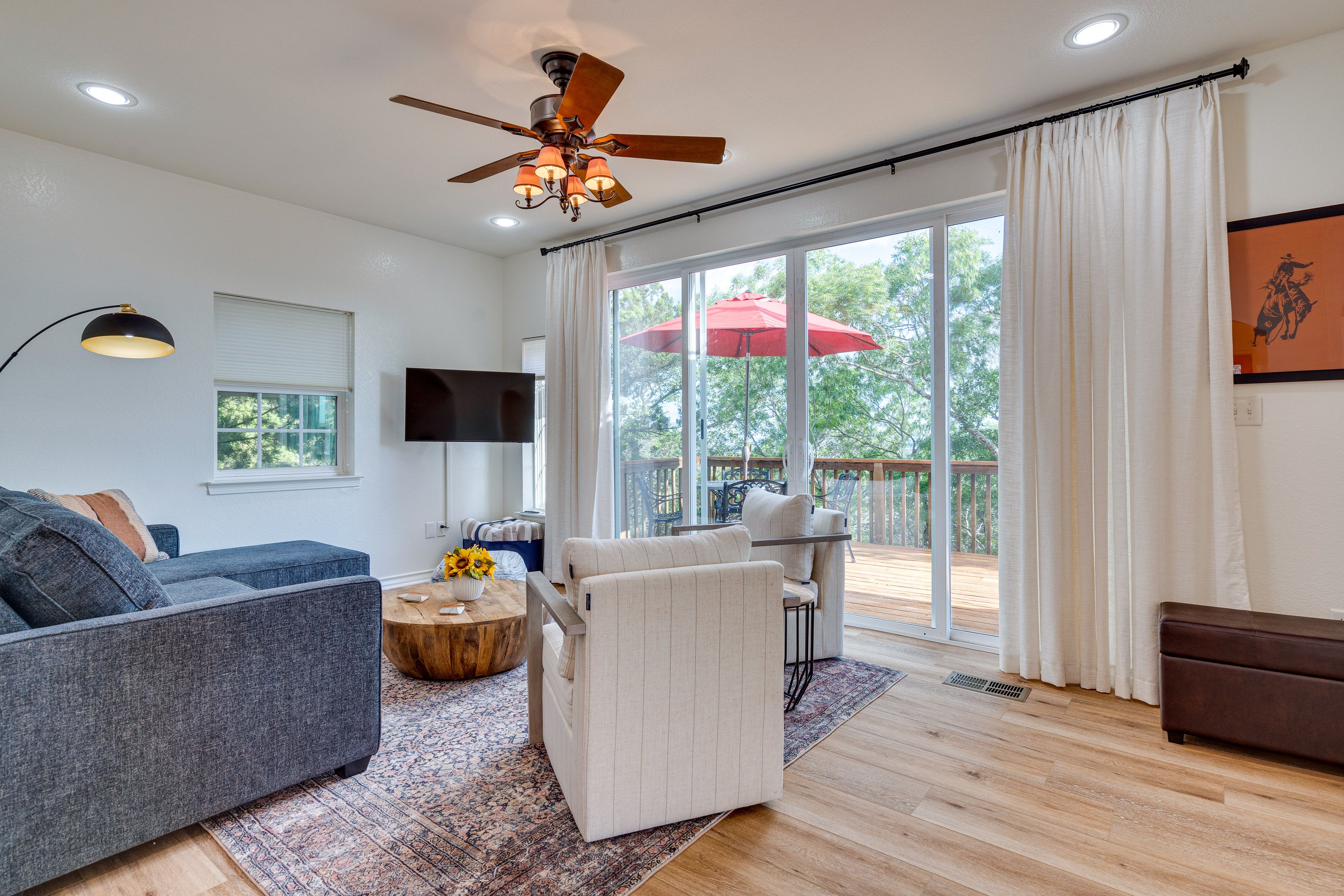 Living Room | 1st Floor | Central A/C & Heating | Free WiFi | Smart TV