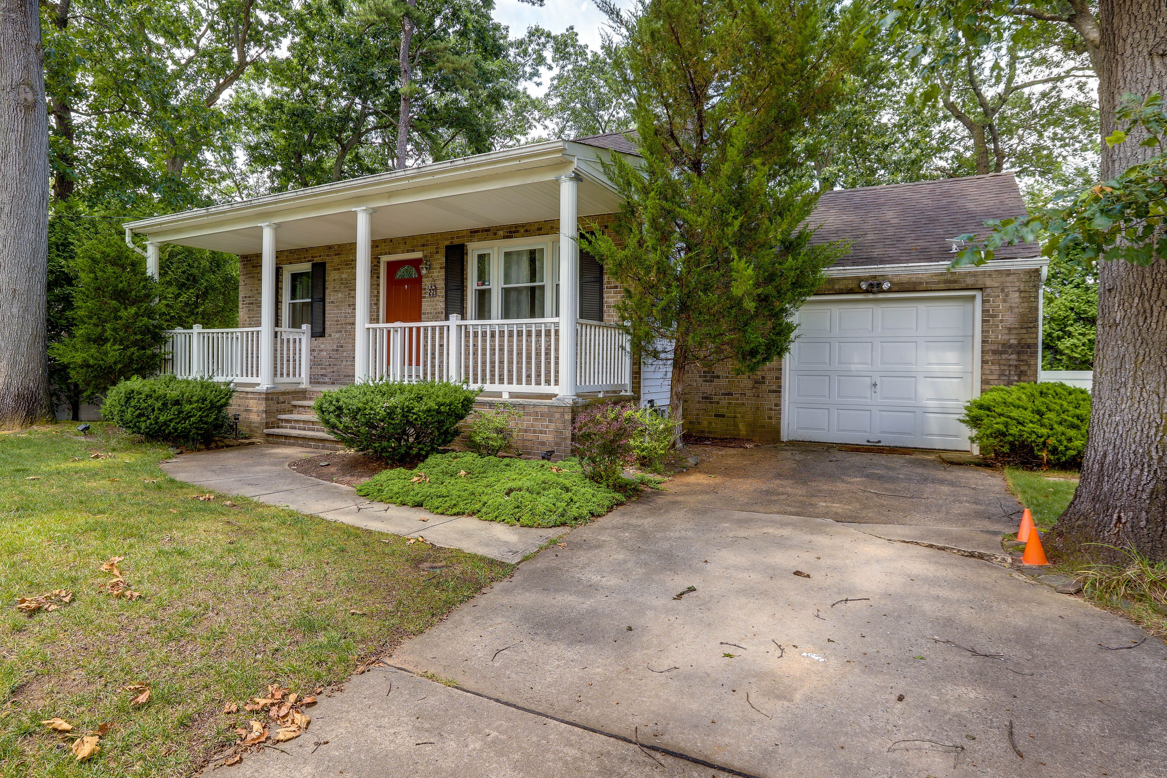 Exterior | Driveway (2 Vehicles)