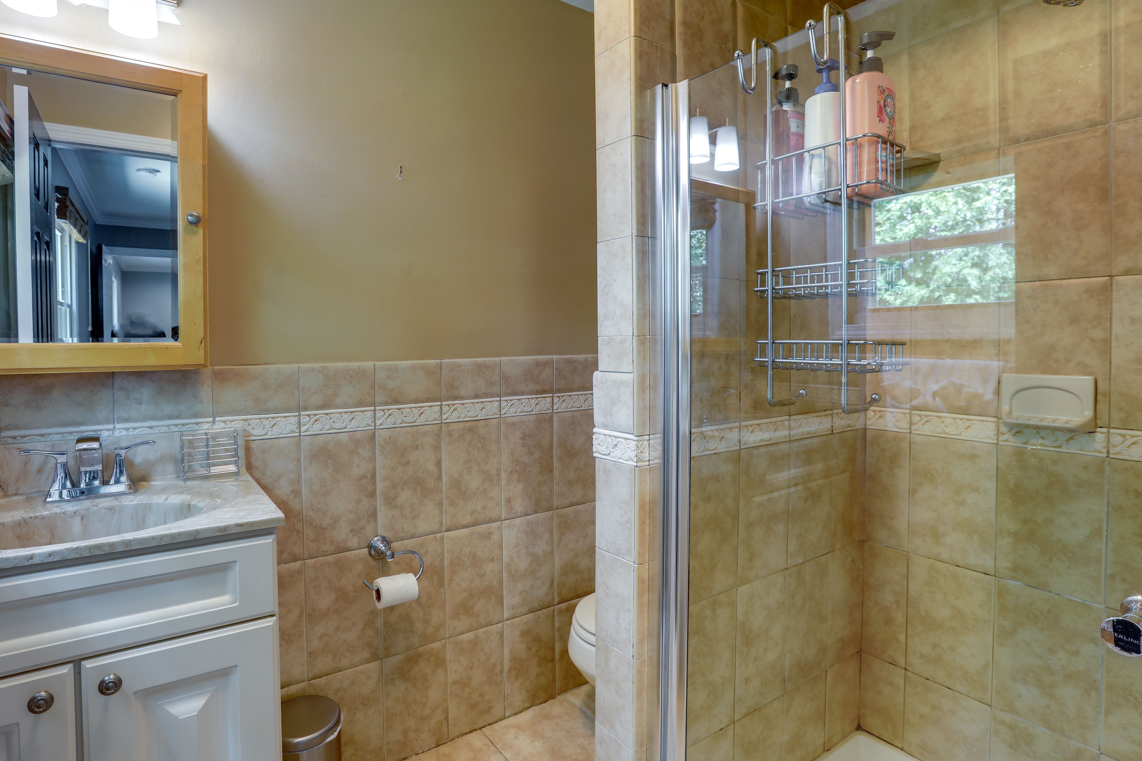 Bathroom | Complimentary Toiletries | Towels Provided | 1st Floor